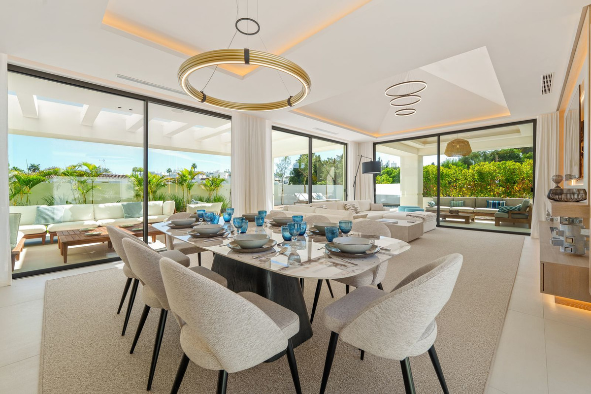 5 BEDROOM VILLA SAN PEDRO DE ALCÁNTARA, MÁLAGA