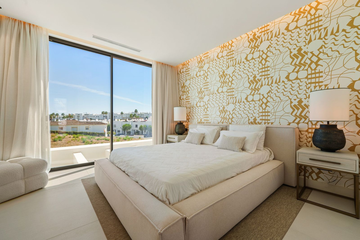 5 BEDROOM VILLA SAN PEDRO DE ALCÁNTARA, MÁLAGA