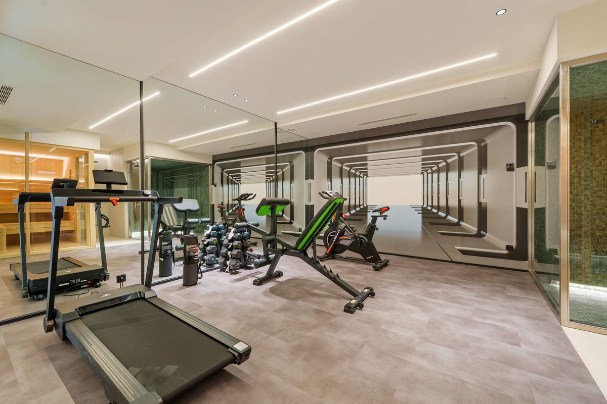 5 BEDROOM VILLA SAN PEDRO DE ALCÁNTARA, MÁLAGA