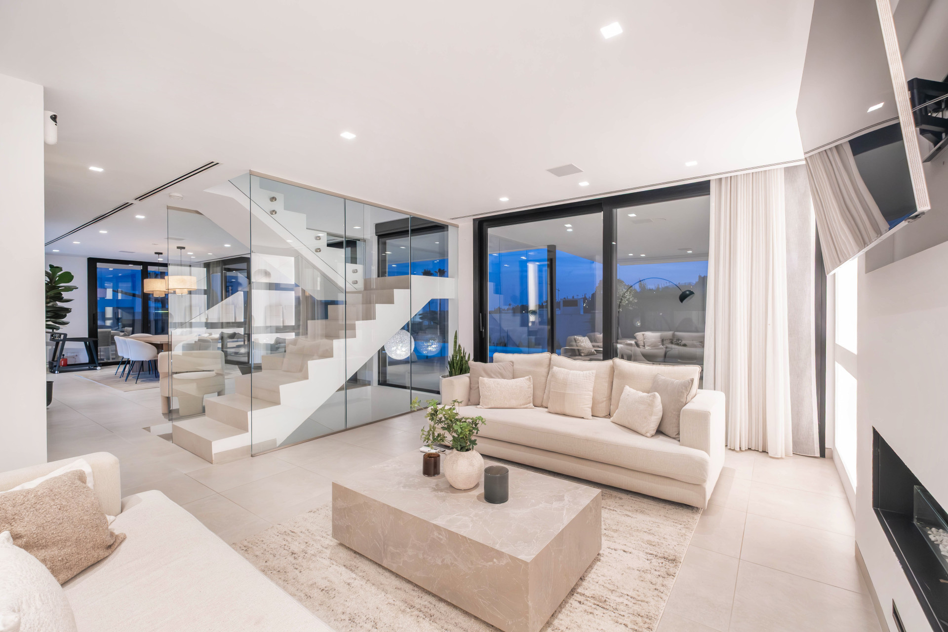 Contemporary Luxury Villa in the Heart of Nueva Andalucia
