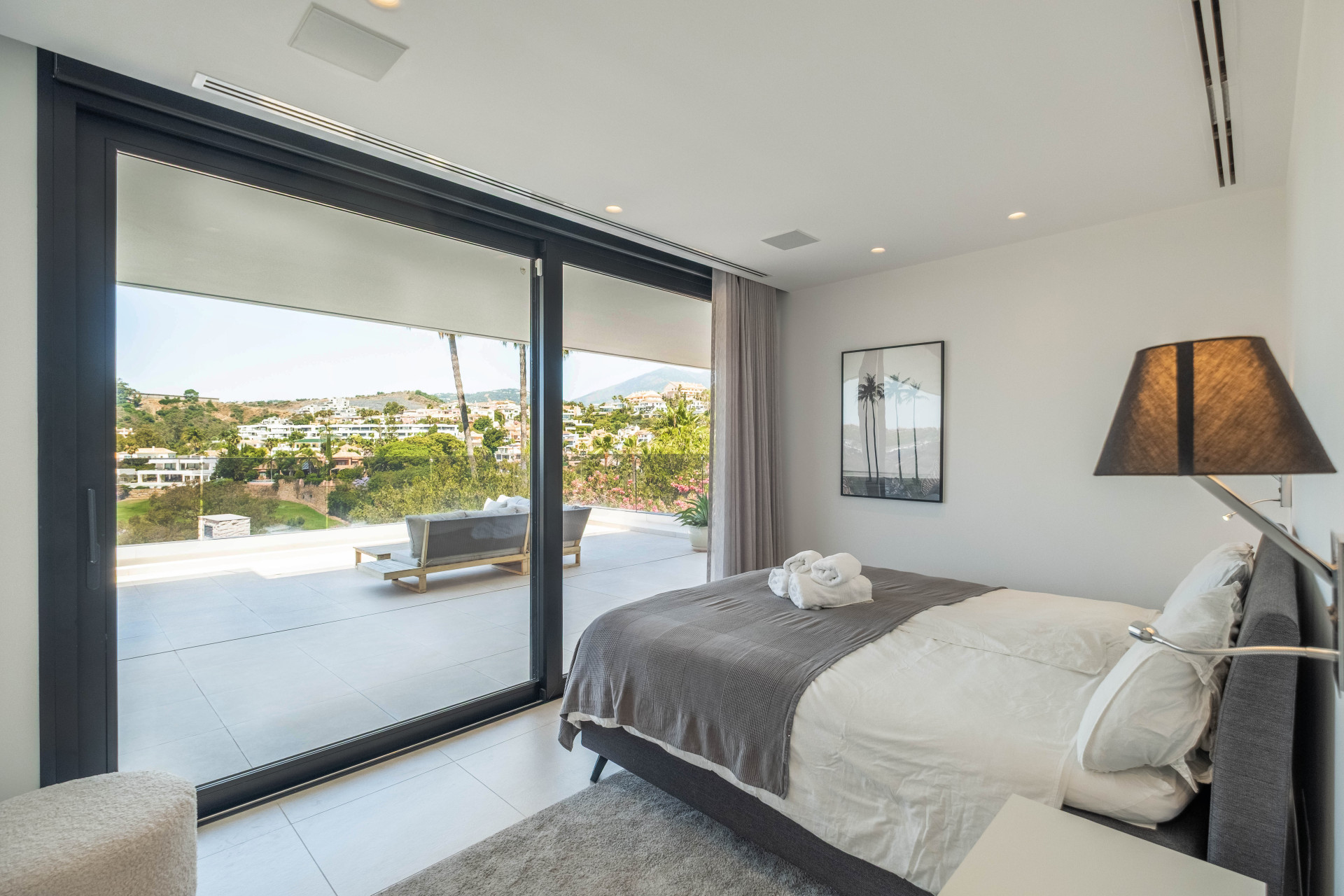 Contemporary Luxury Villa in the Heart of Nueva Andalucia