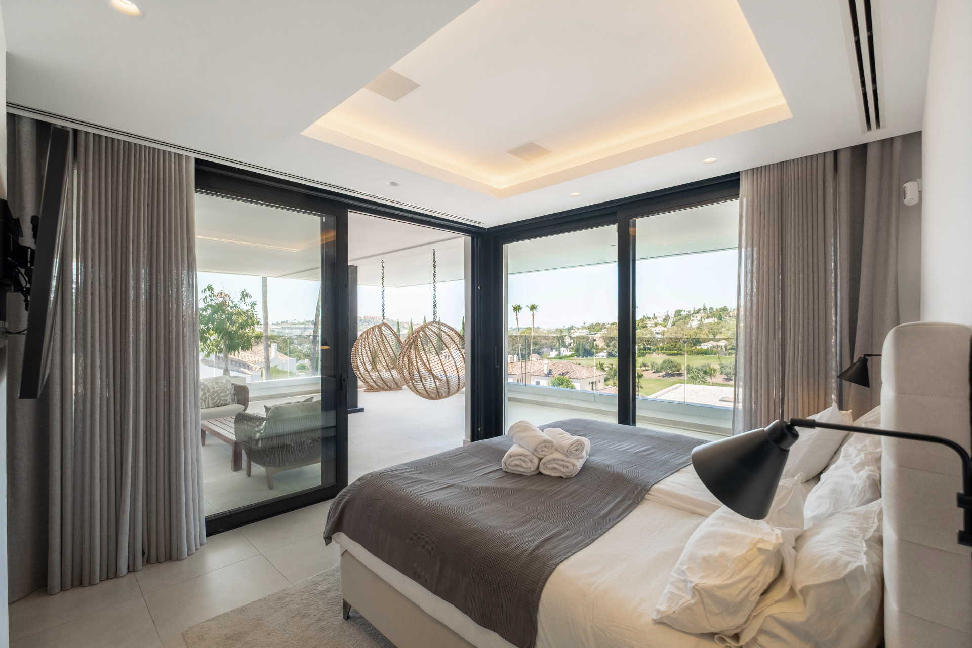 Contemporary Luxury Villa in the Heart of Nueva Andalucia