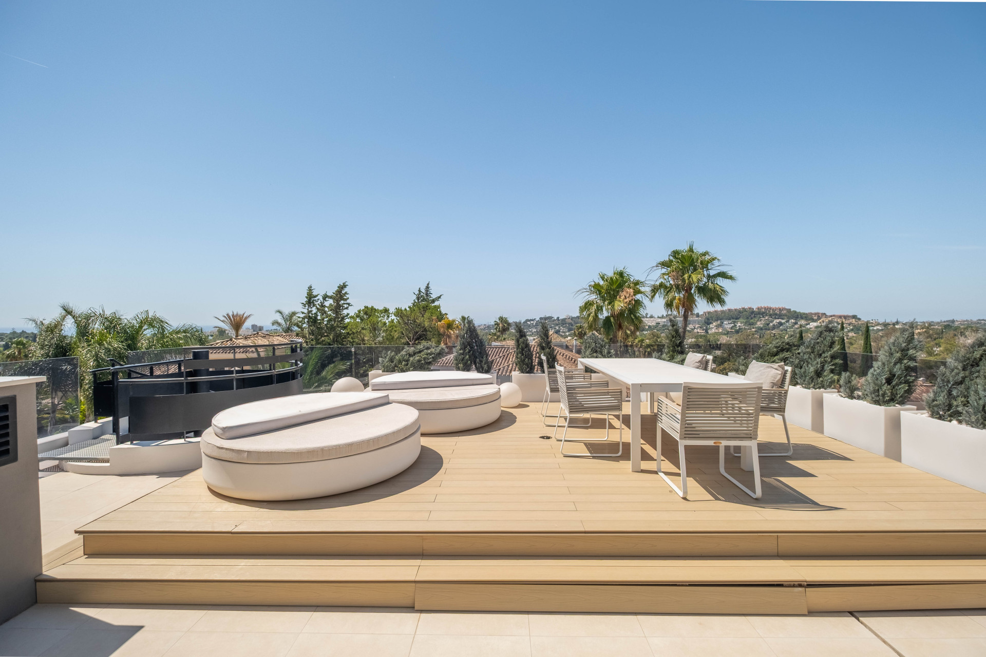 Contemporary Luxury Villa in the Heart of Nueva Andalucia