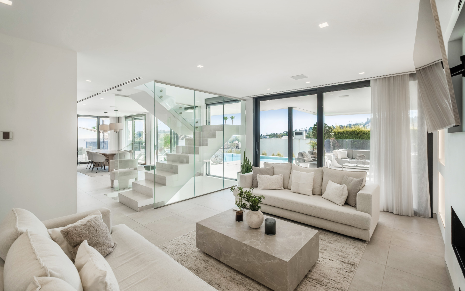 Contemporary Luxury Villa in the Heart of Nueva Andalucia