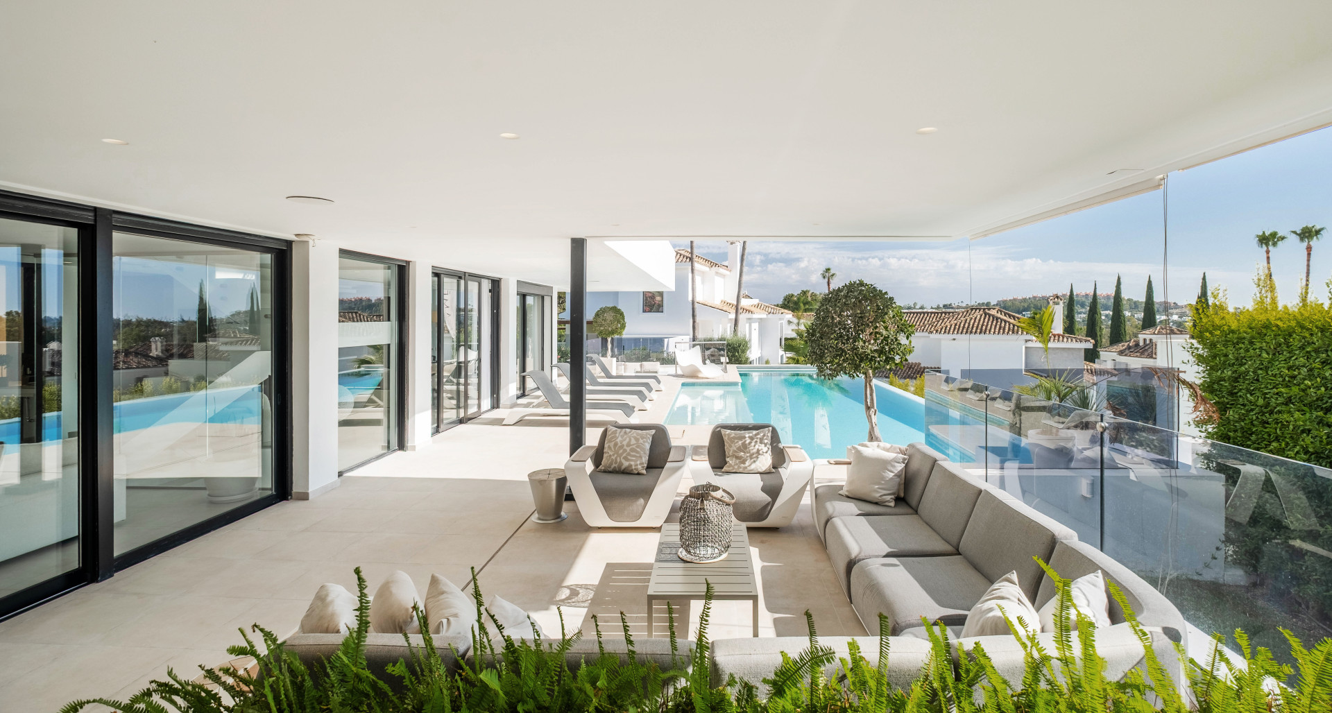 Contemporary Luxury Villa in the Heart of Nueva Andalucia