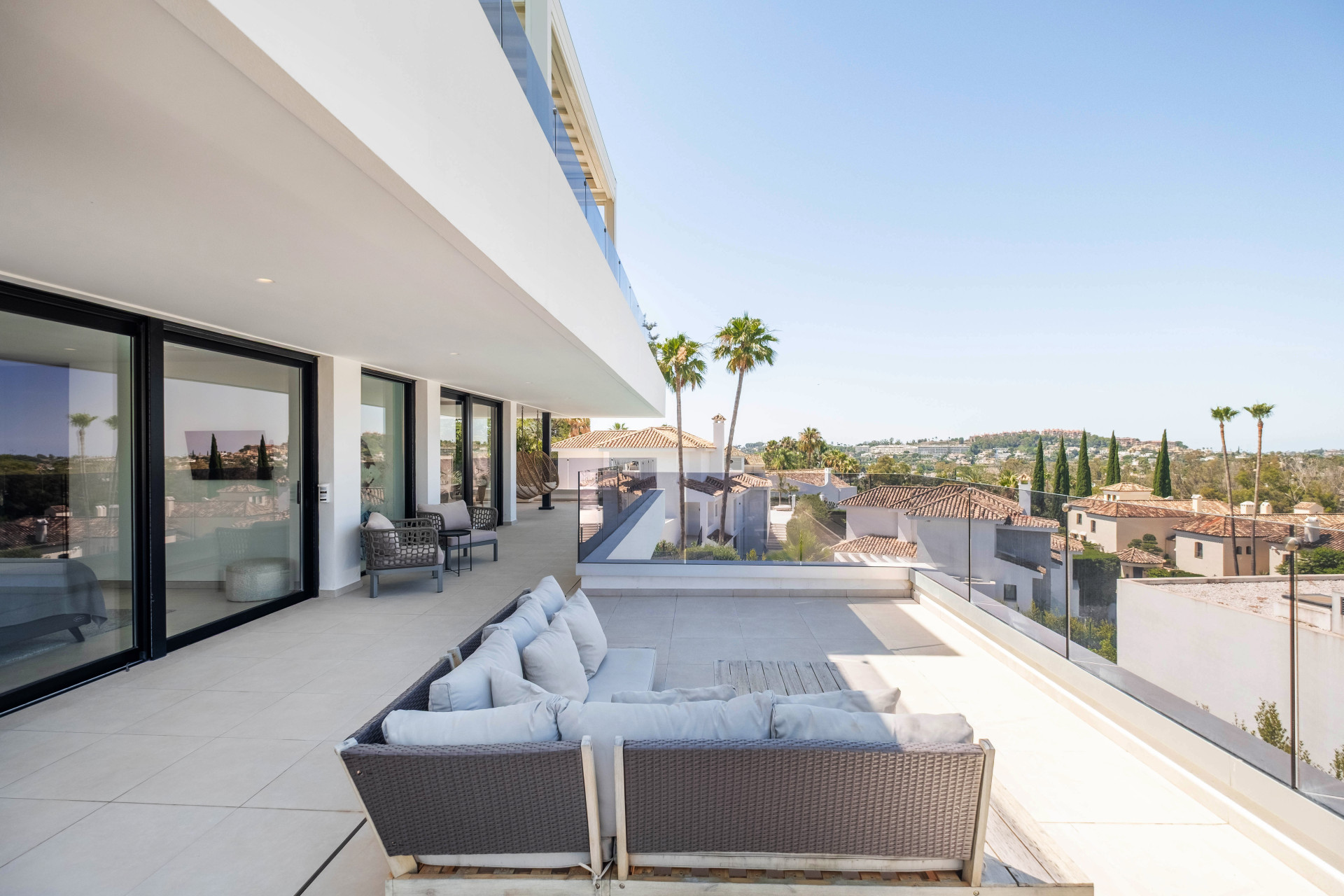 Contemporary Luxury Villa in the Heart of Nueva Andalucia