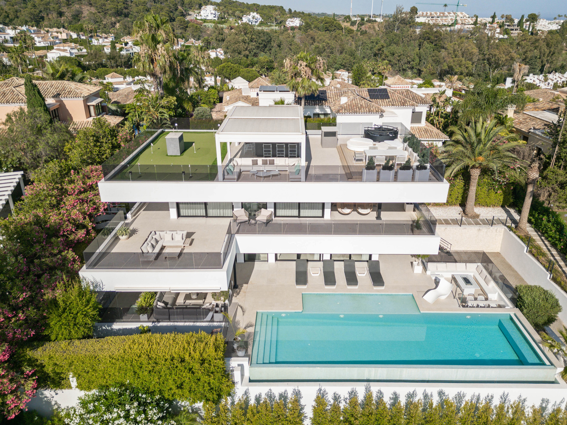 Contemporary Luxury Villa in the Heart of Nueva Andalucia