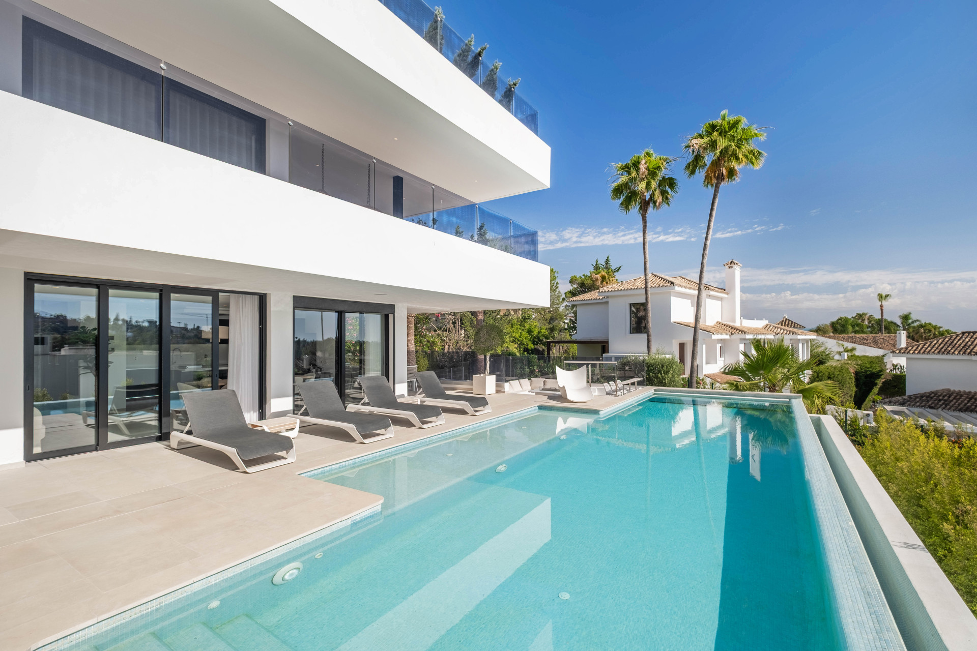 Contemporary Luxury Villa in the Heart of Nueva Andalucia