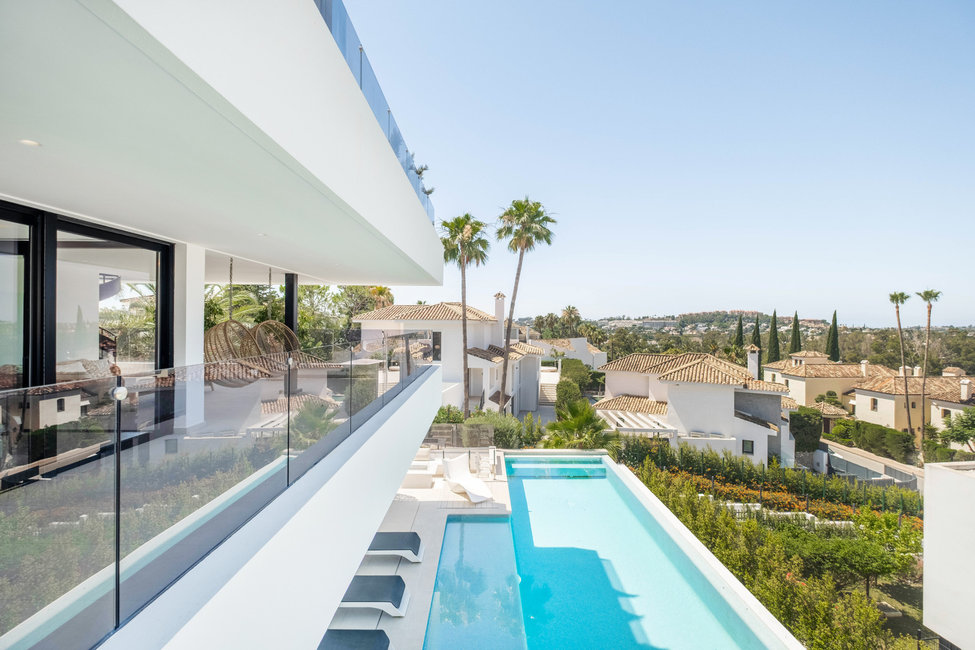 Contemporary Luxury Villa in the Heart of Nueva Andalucia