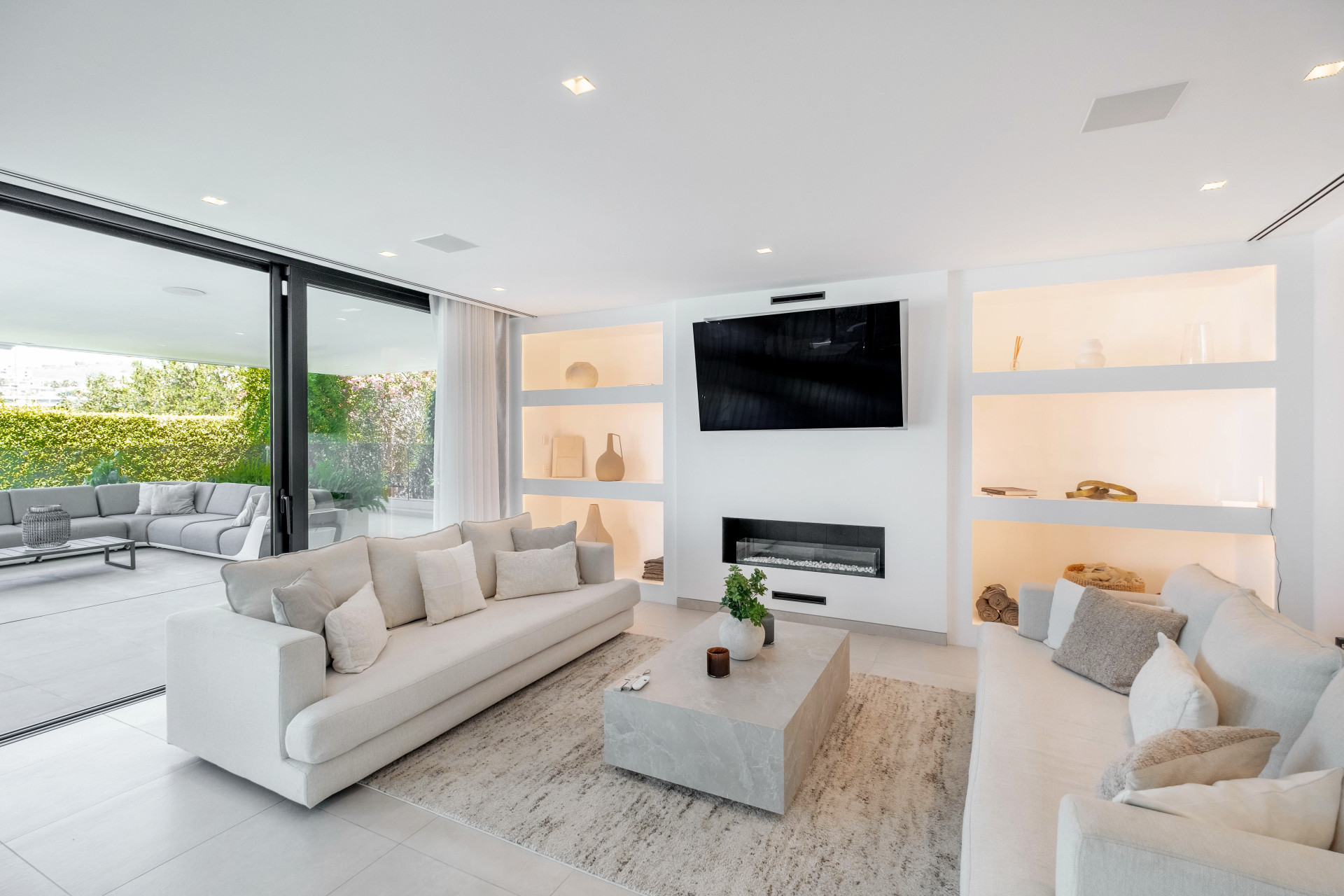 Contemporary Luxury Villa in the Heart of Nueva Andalucia