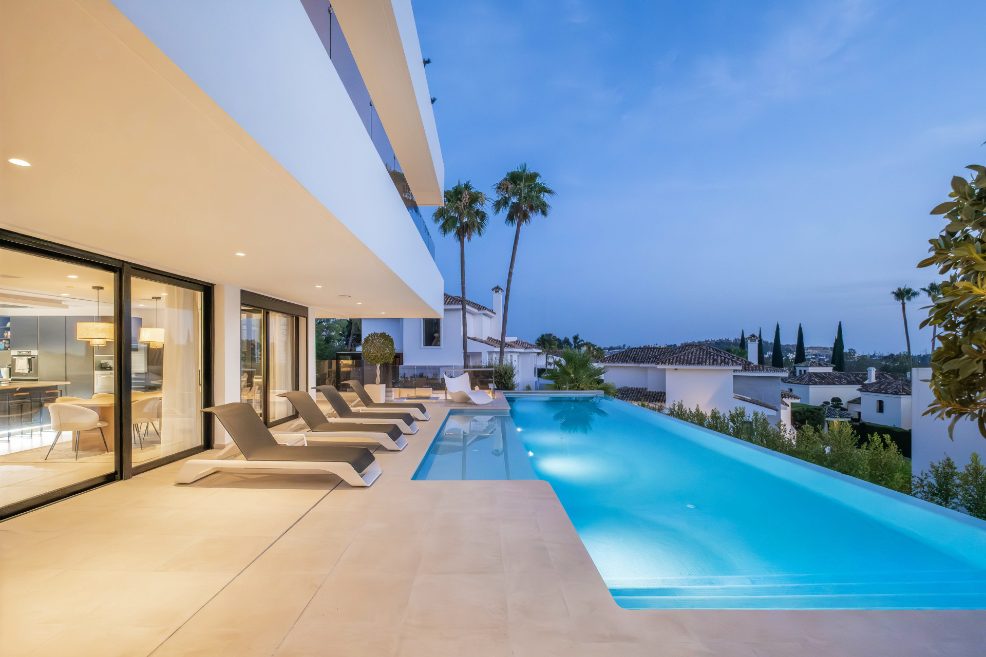 Contemporary Luxury Villa in the Heart of Nueva Andalucia