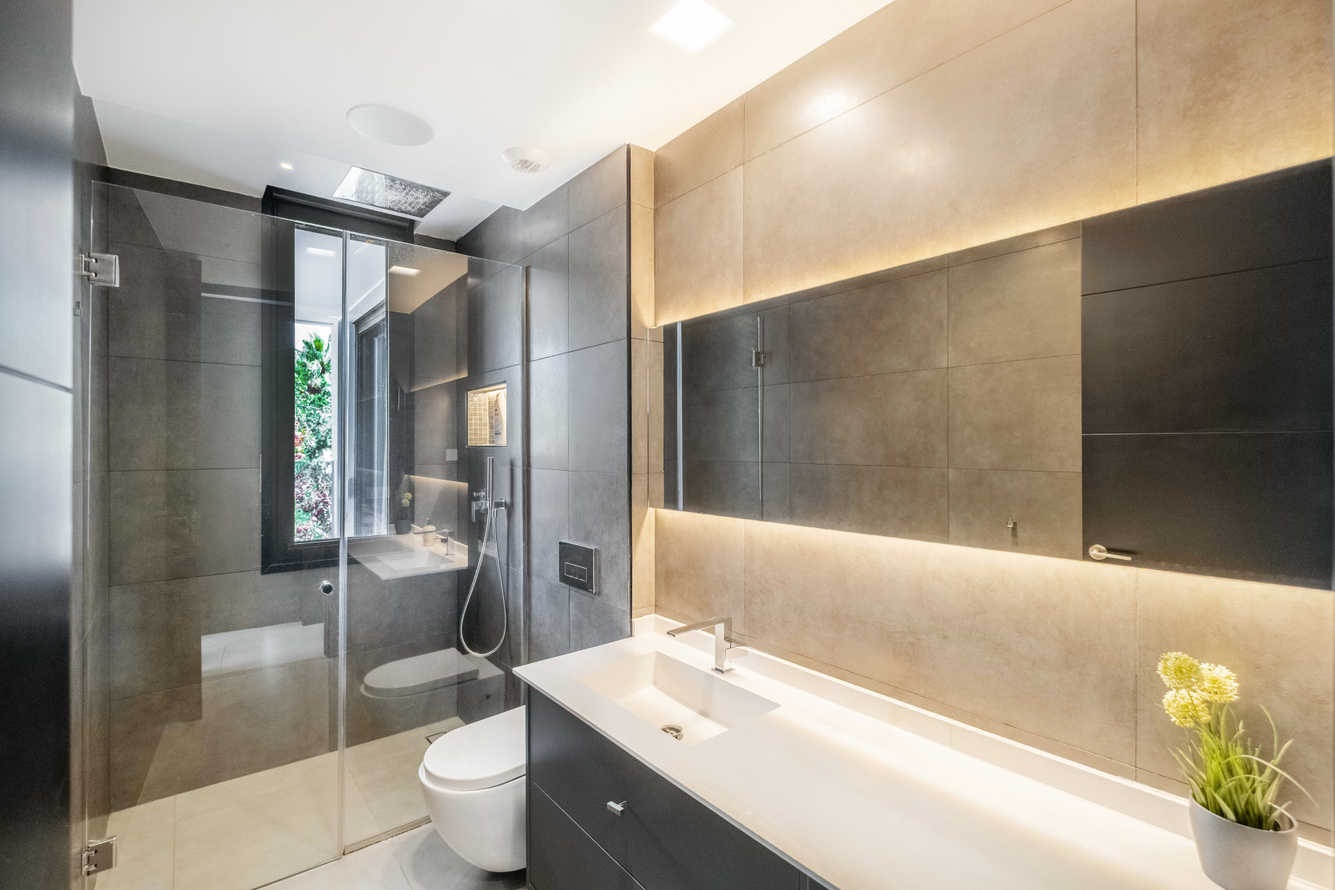Contemporary Luxury Villa in the Heart of Nueva Andalucia