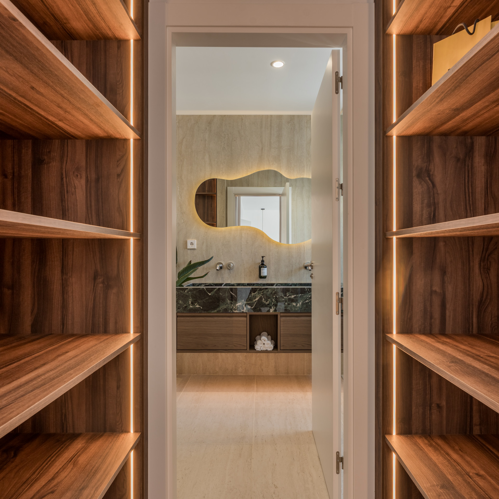 Duplex penthouse with panoramic sea views in Nueva Andalucía