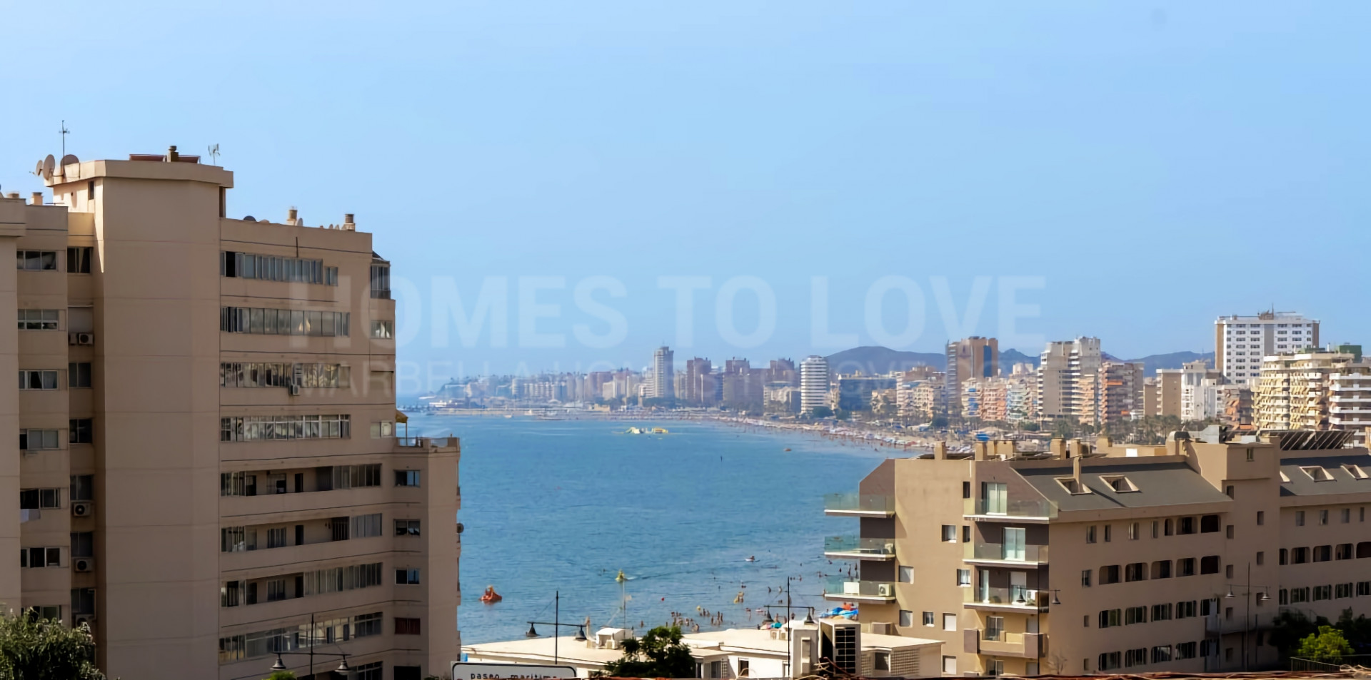 Apartamento en la zona de Torreblanca con vistas al mar desde la terraza y licencia turística – inversión ideal