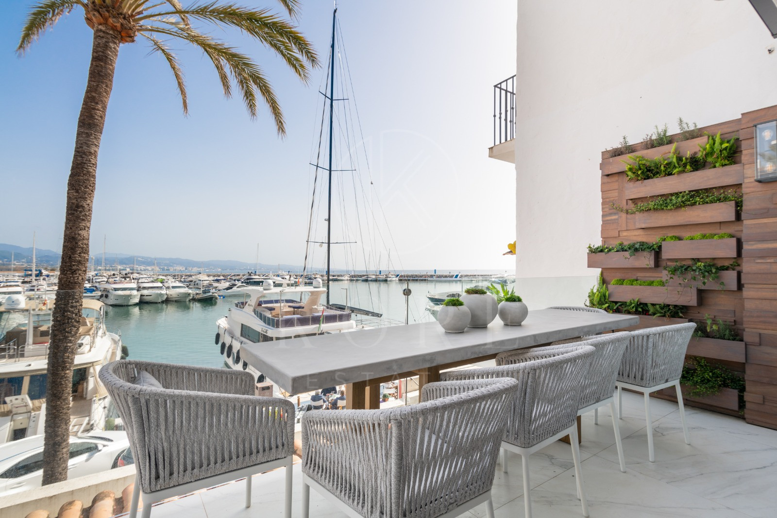 Apartamento de lujo primera linea Puerto Banús