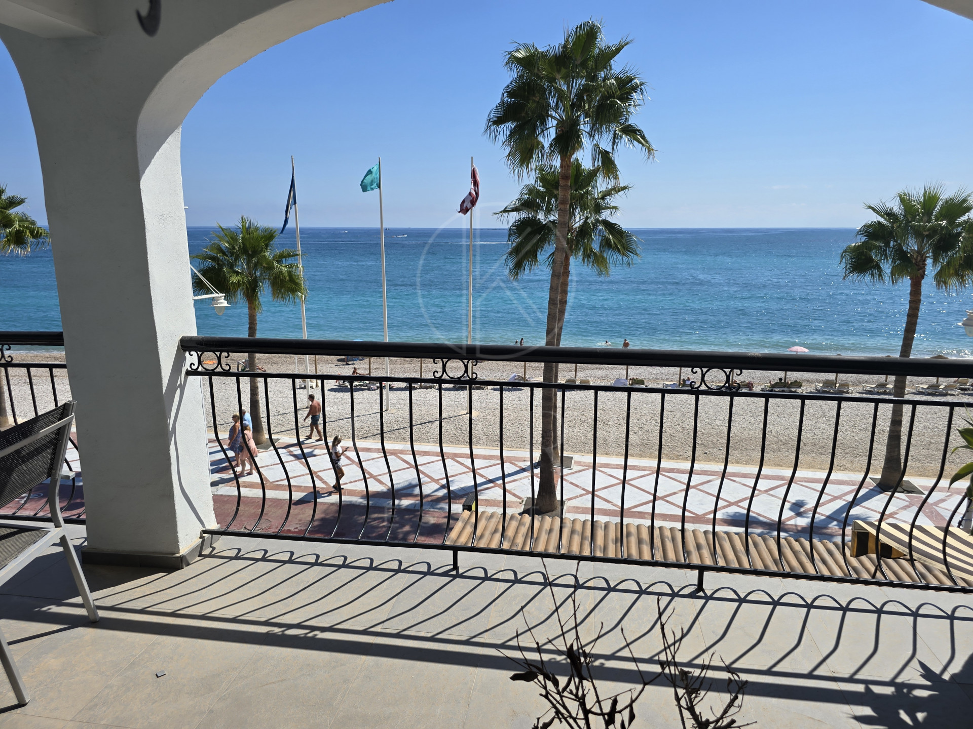 Exclusive beachfront apartment