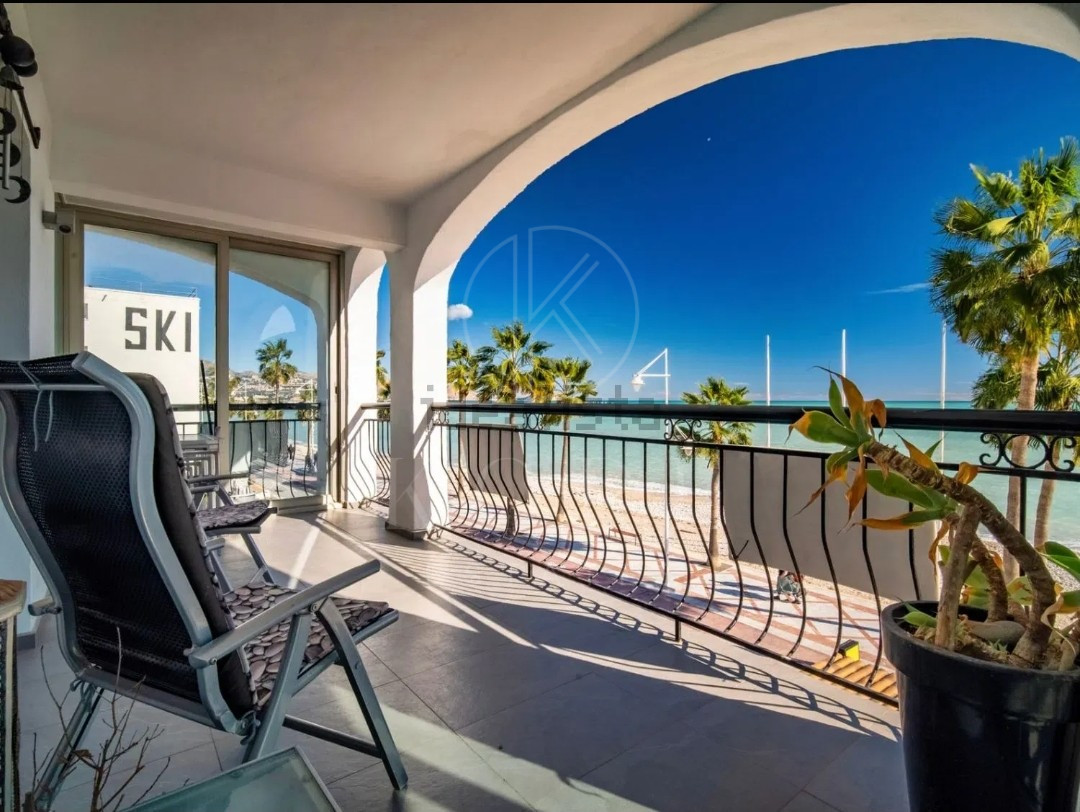 Exclusive beachfront apartment