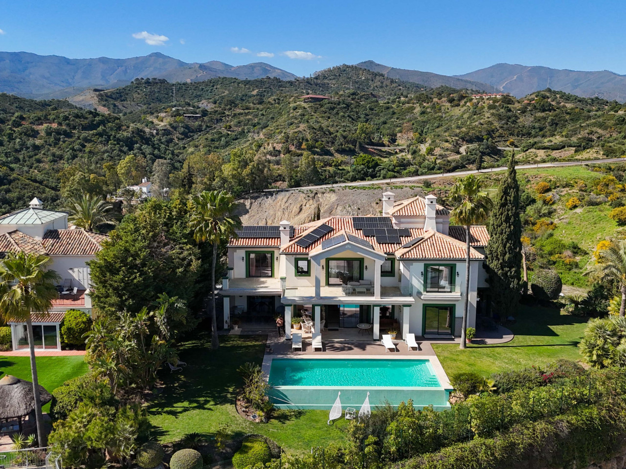 Villa for sale in New Golden Mile, Estepona East
