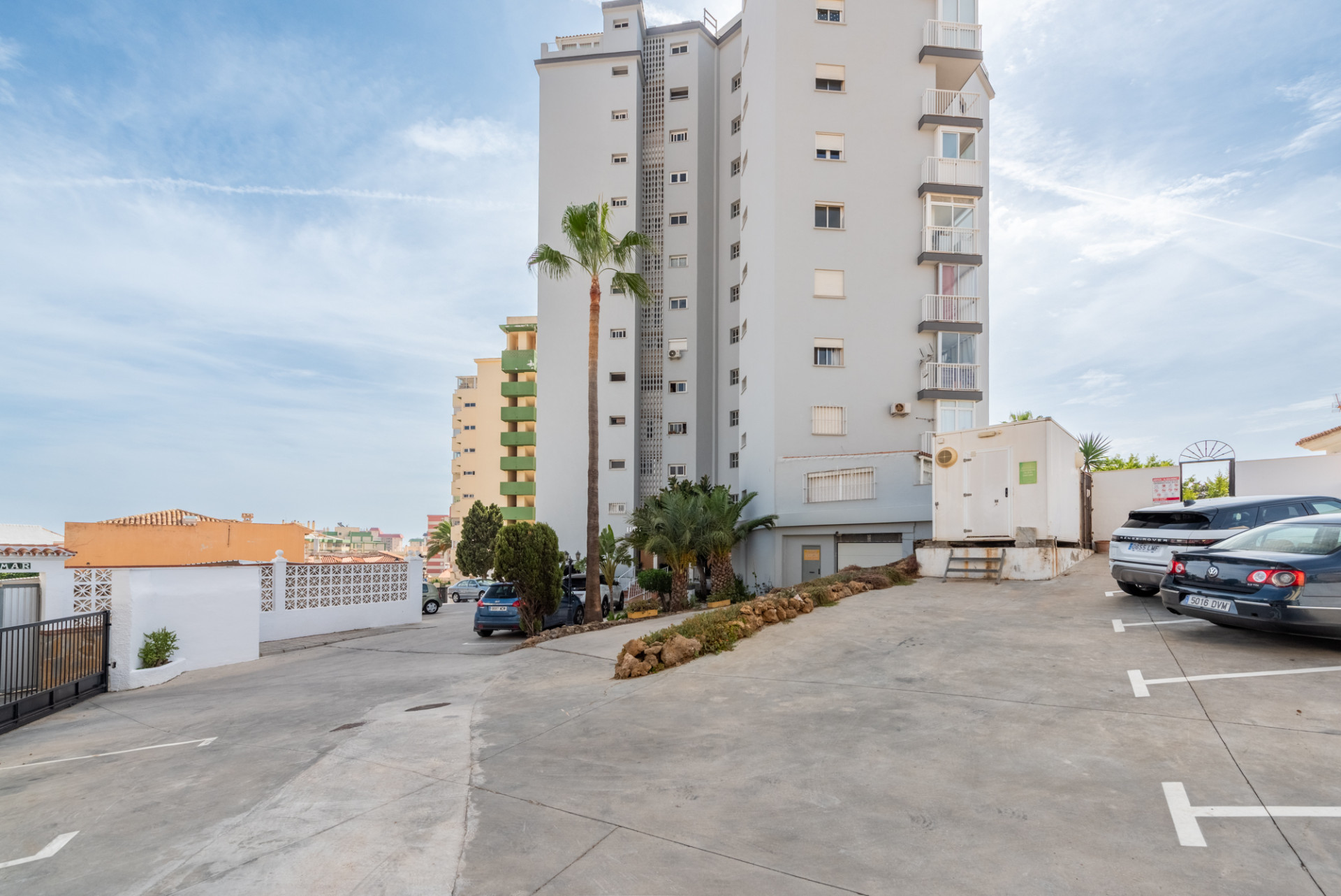Spacious 3-Bedroom Apartment with Large Sunny Terrace in Central Fuengirola