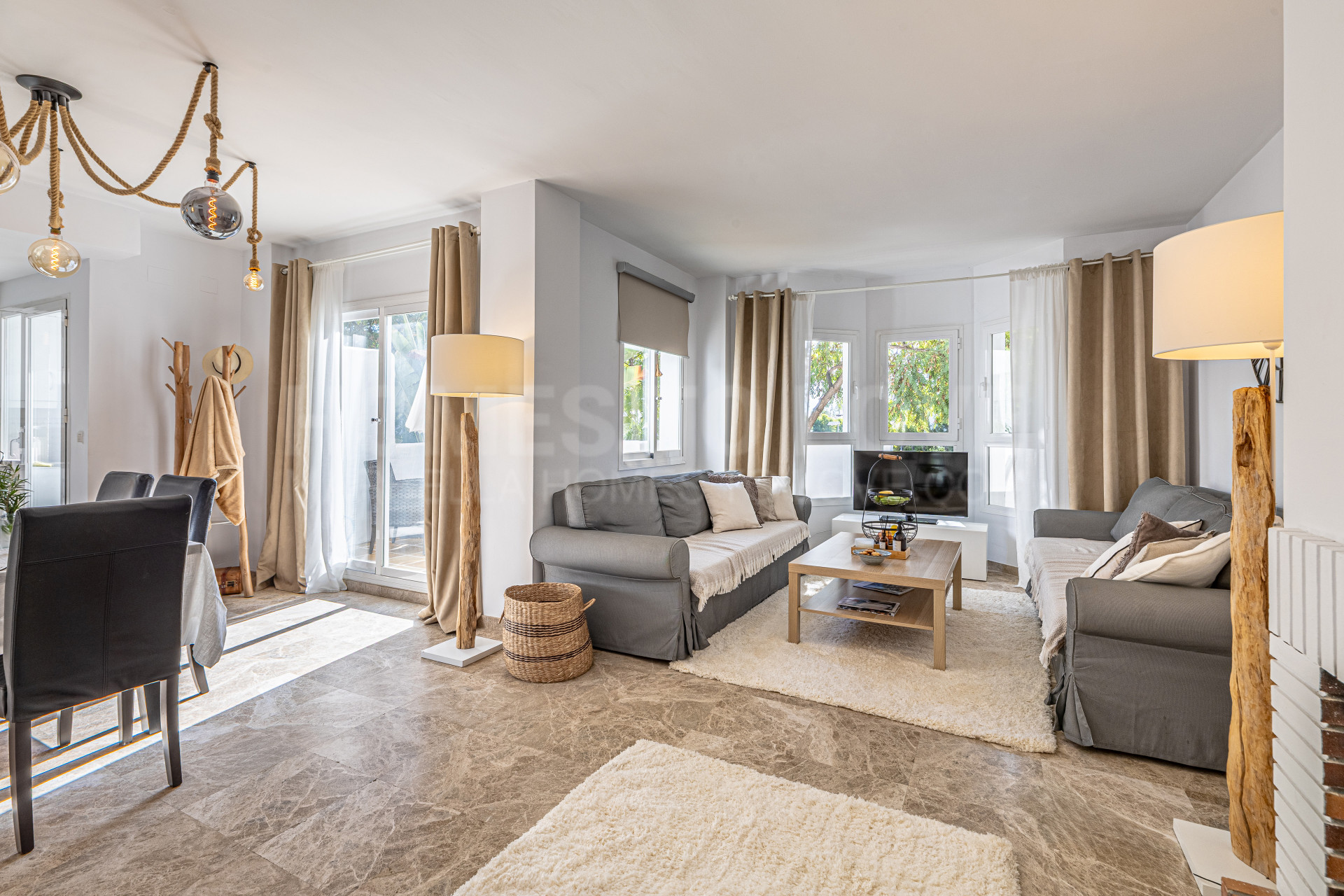 Апартамент на продажу в Los Naranjos de Marbella, Новая Андалусия