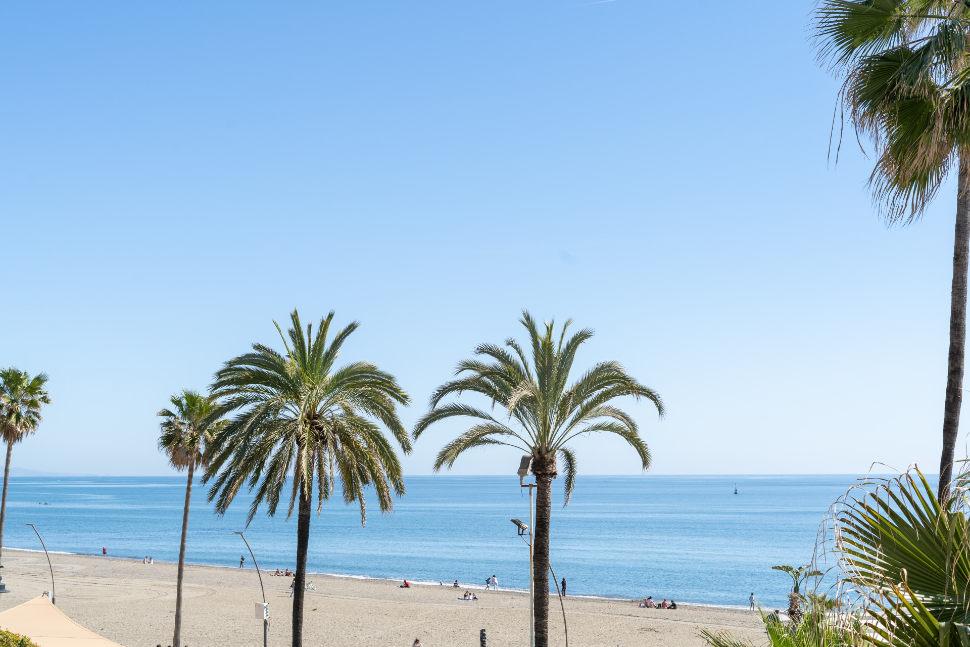 Stunning first line apartment in Estepona Center