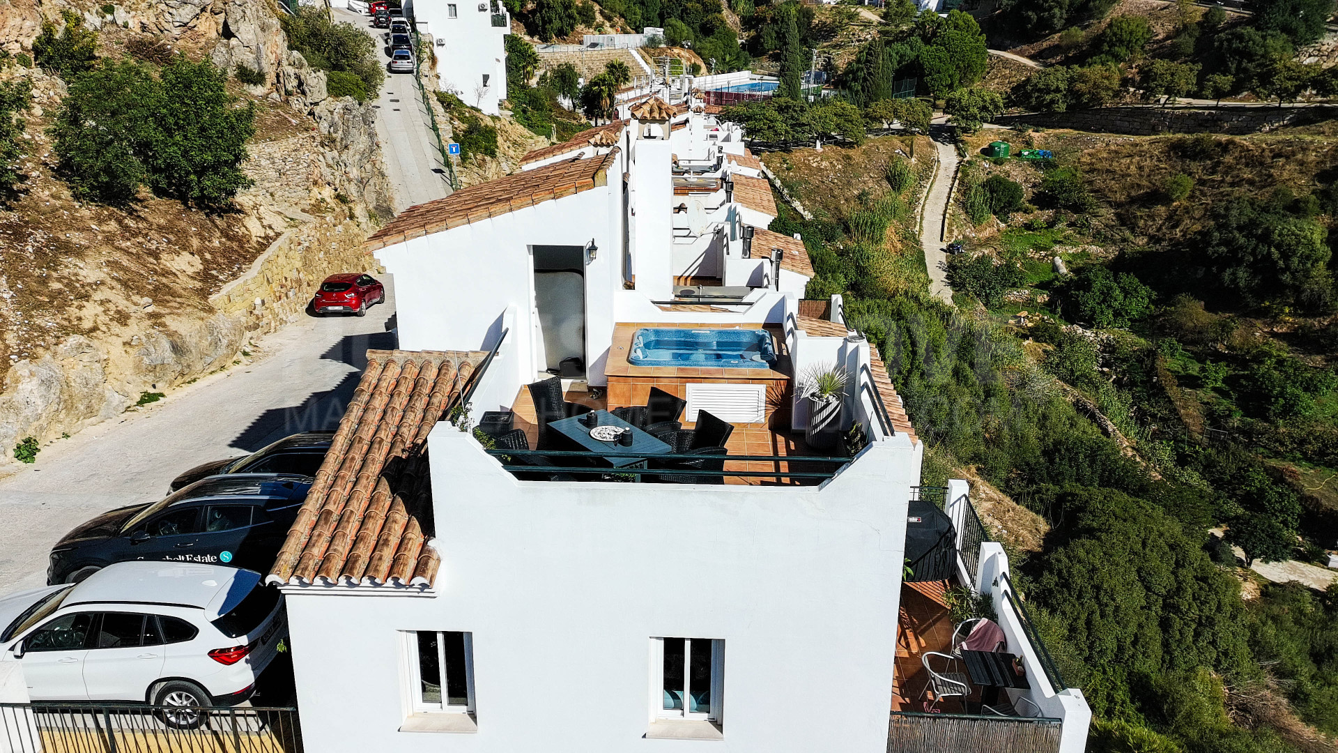 Encantadora Casa Adosada con Vistas Panorámicas a la Montaña y al Mar en Casares