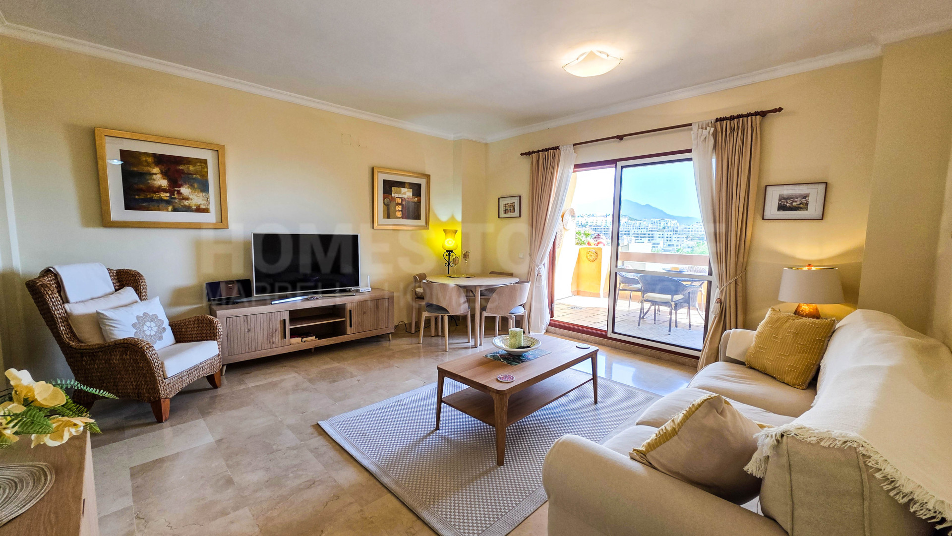 Apartamento en Planta Intermedia con Vistas Panorámicas en Altos de Princesa Kristina