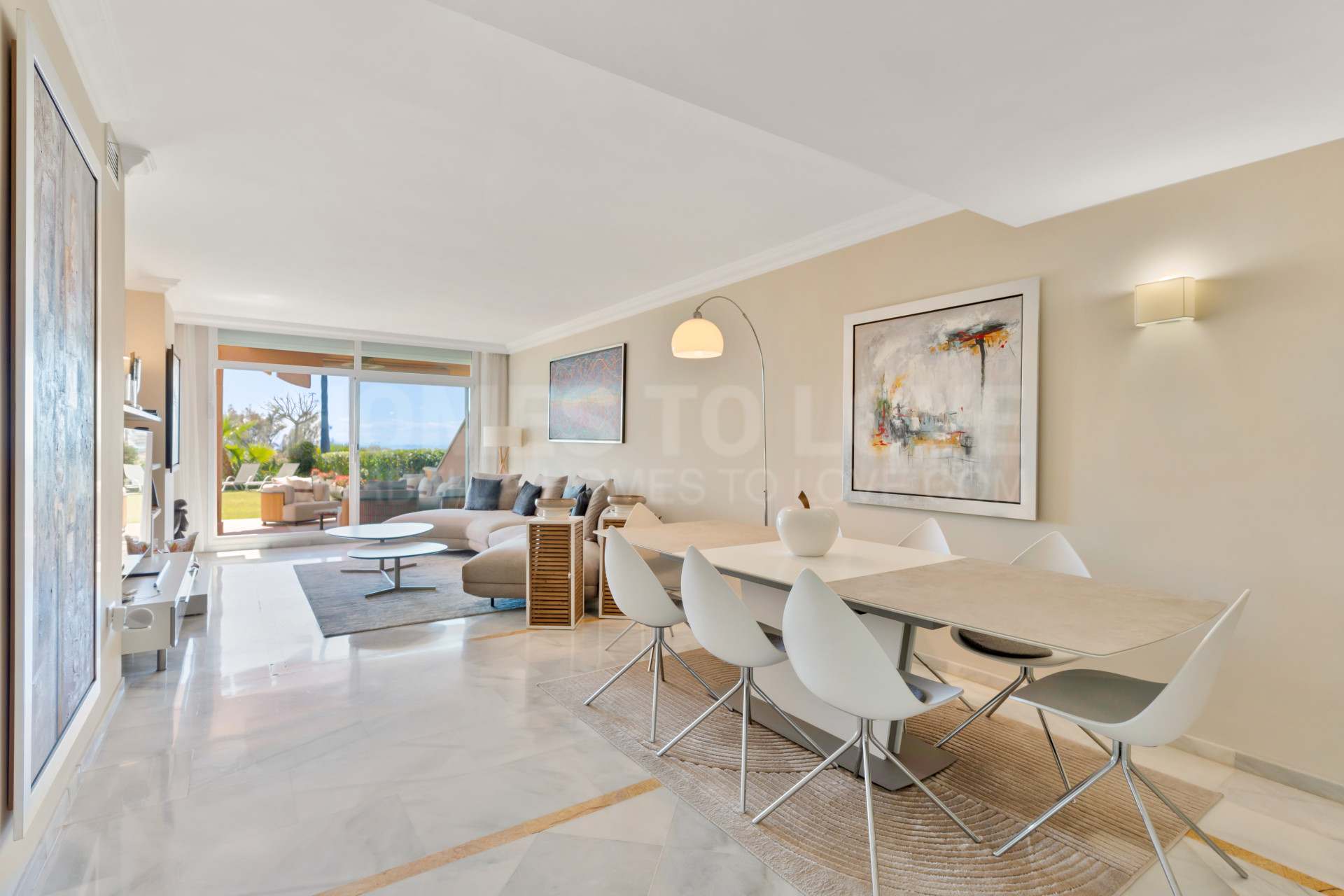 Apartamento con jardín privado y vistas inmejorables