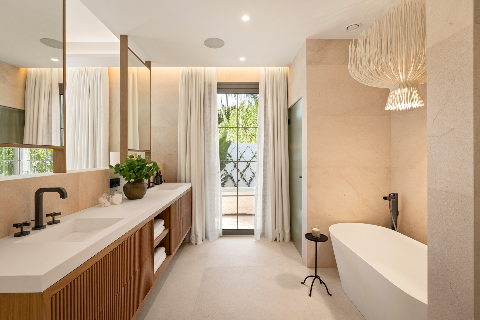 01c61532-6ca8-46b6-9dba-93aa9c069d5f.jpg