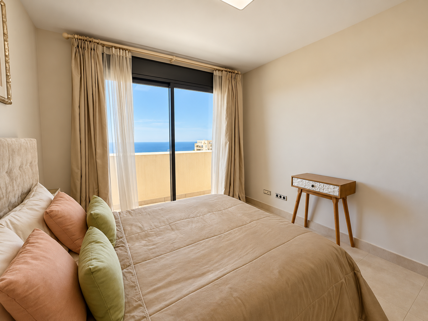 3-bedroom penthouse with panoramic sea views