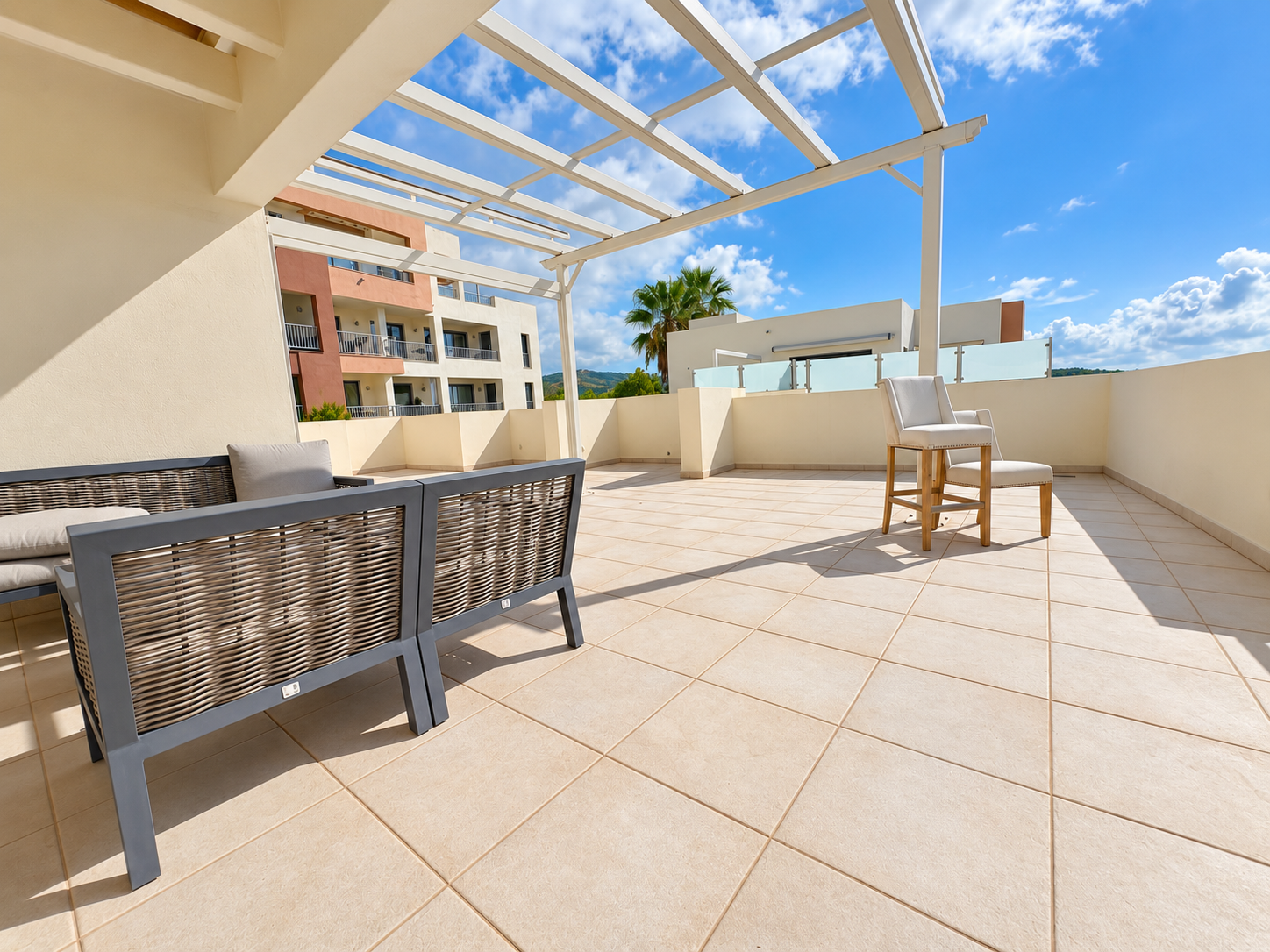 3-bedroom penthouse with panoramic sea views