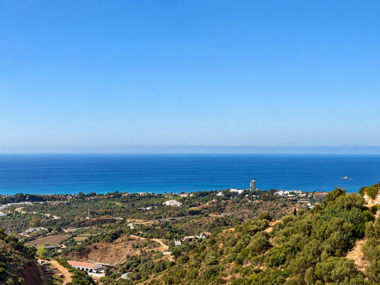 3-bedroom penthouse with panoramic sea views