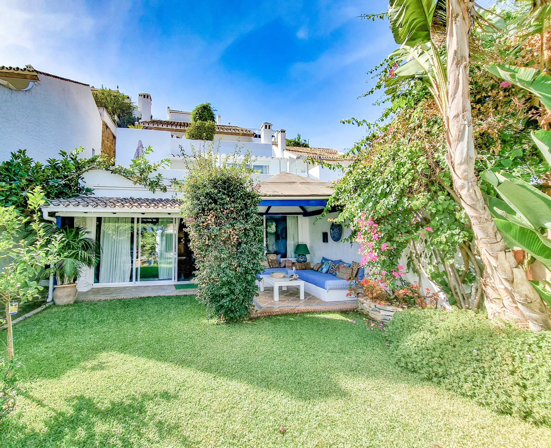 Spectacular semi-detached villa in Puerto Banus, Marbella