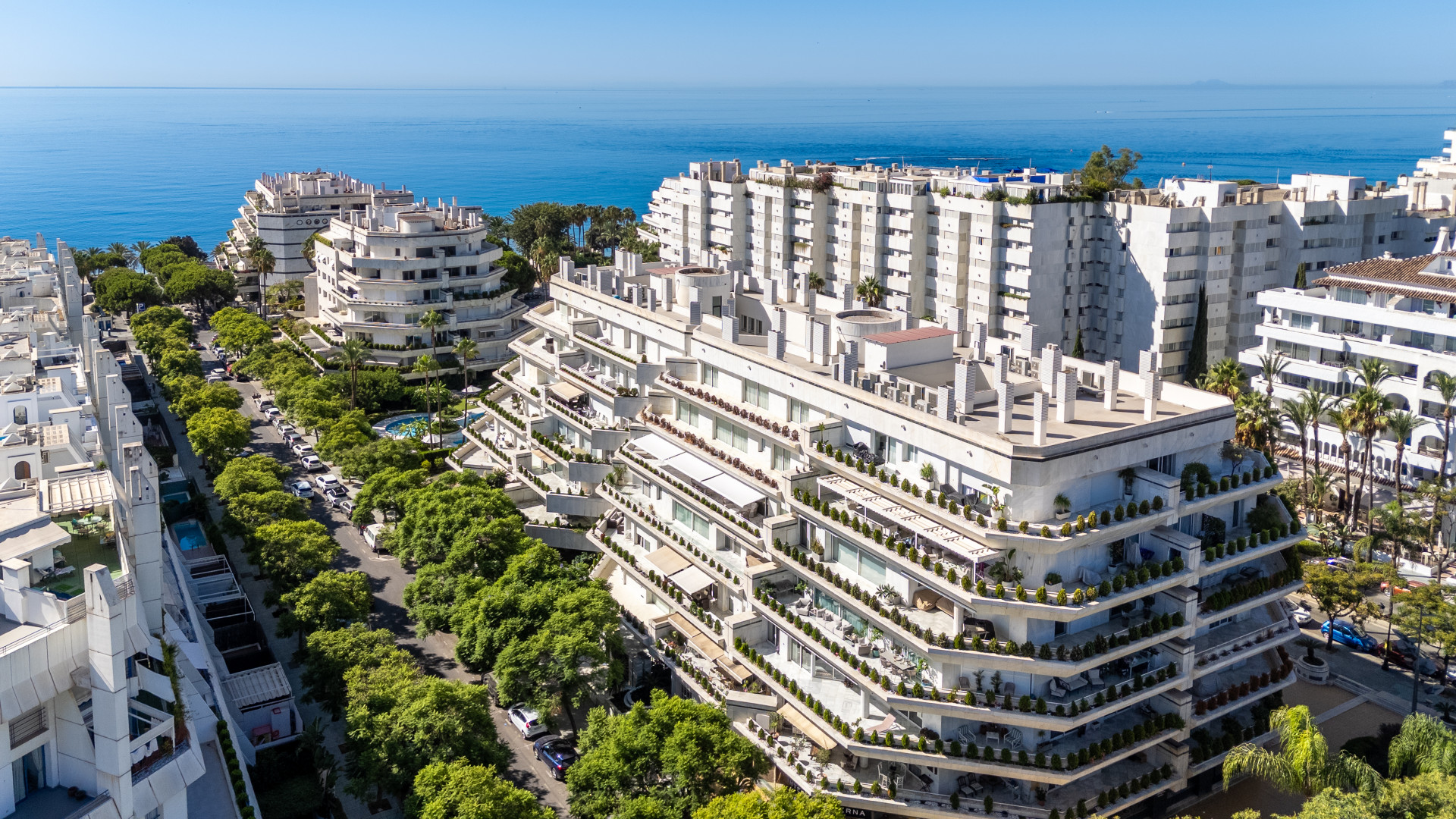 Exclusivo Apartamento Esquinero en Cipreses del Mar, Marbella