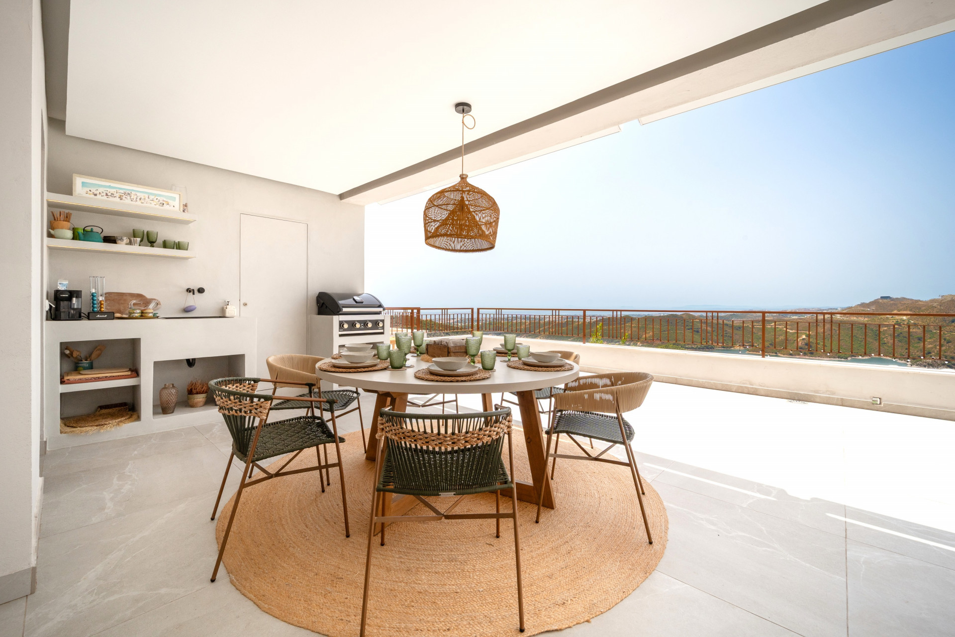 Exclusive Apartment with Panoramic Views in Sierra Blanca image 1