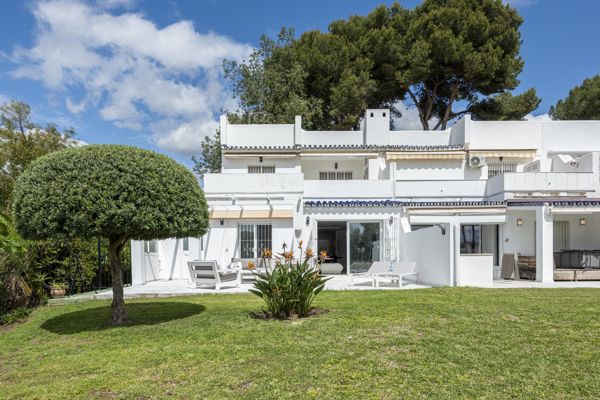 Exquisito Apartamento Renovado en Aloha Gardens