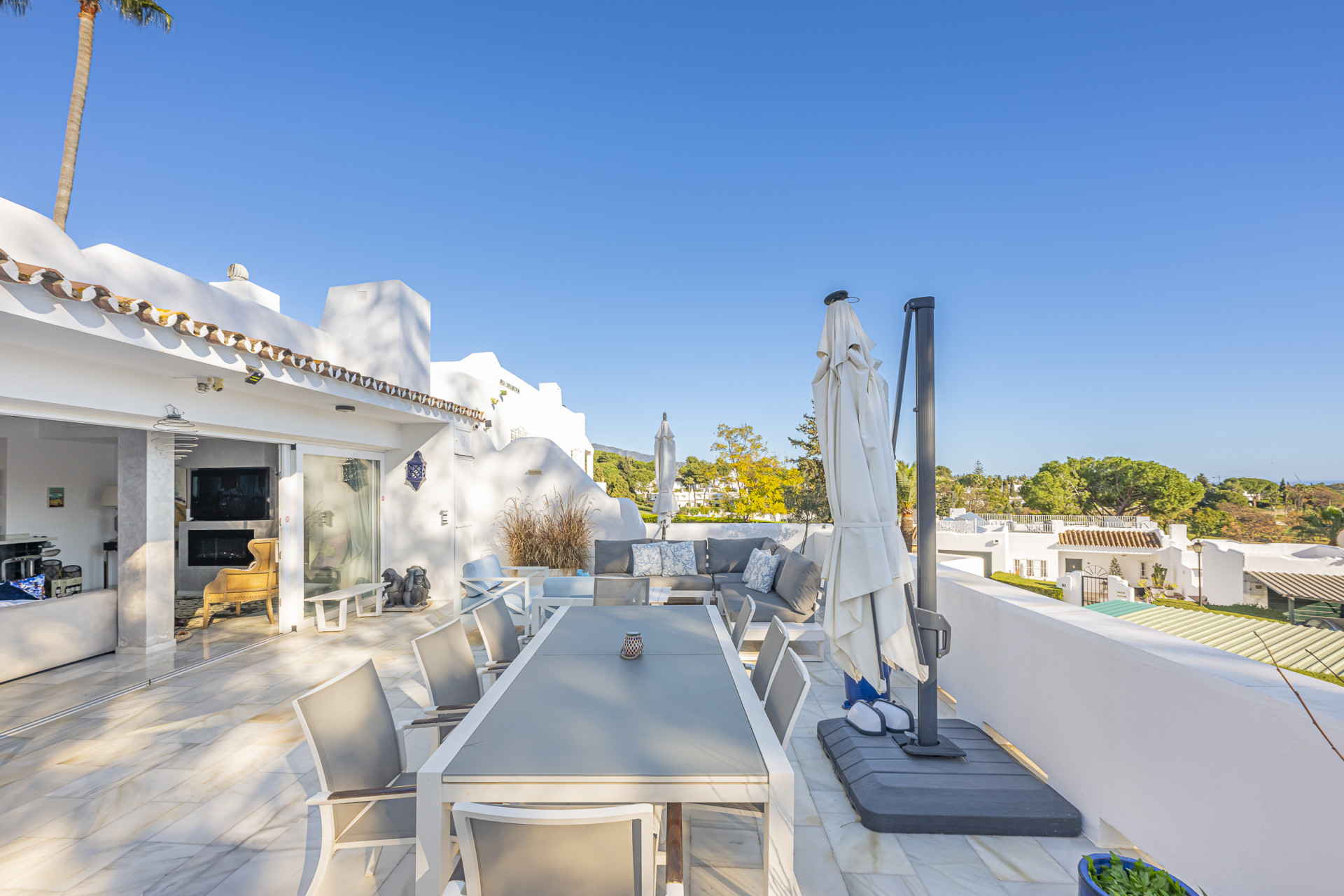 Luxury Corner Townhouse on the Front Line of Golf