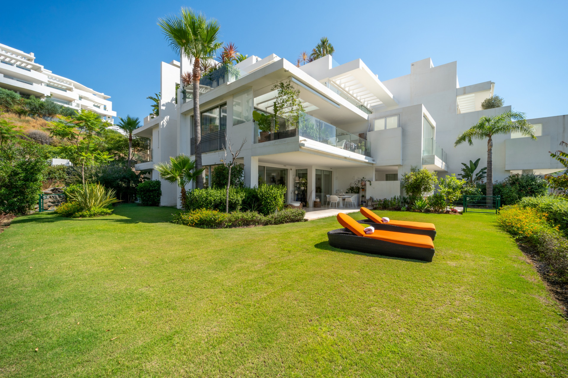 Exclusive Apartment in Palo Alto with Private Garden and Sea Views image 2