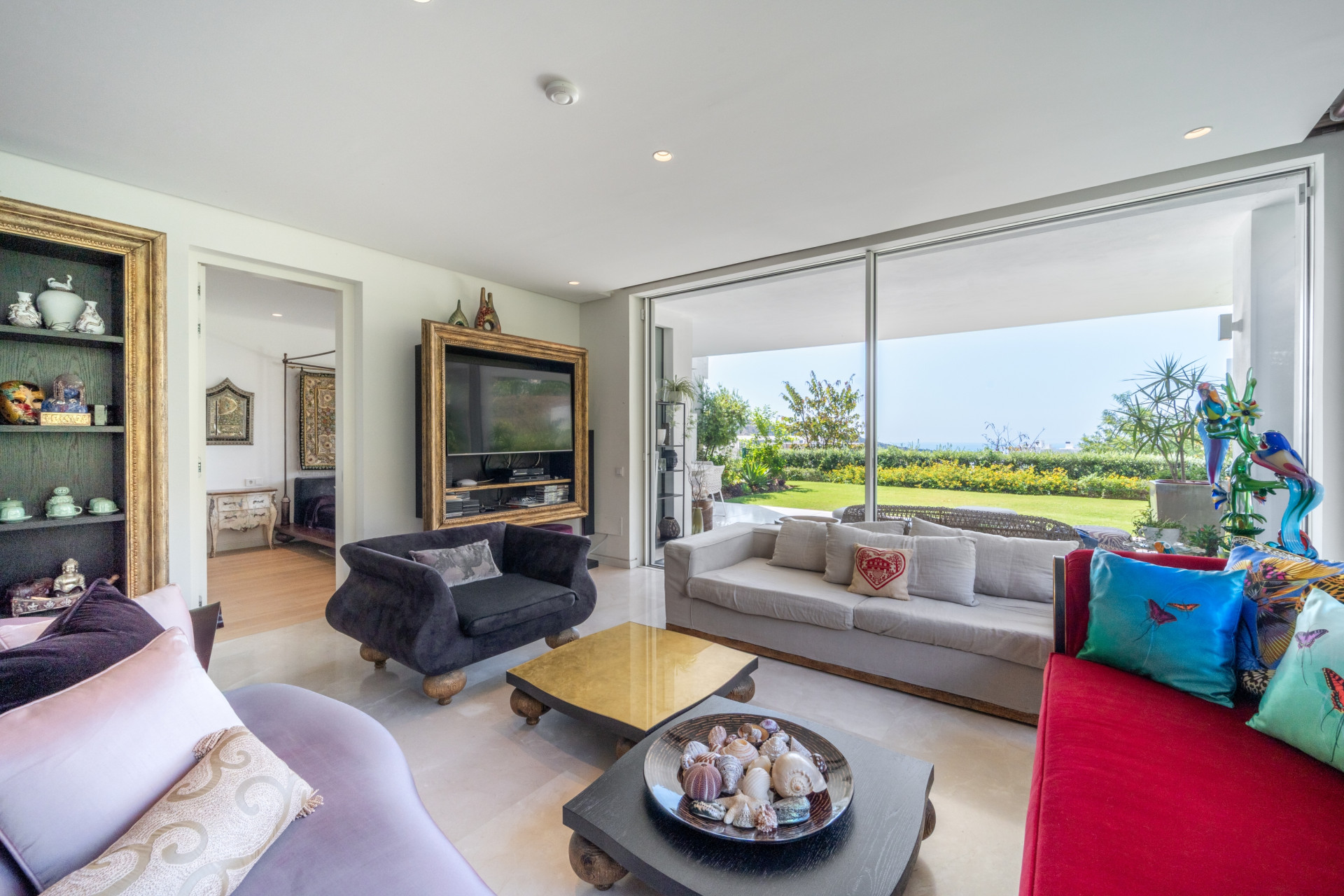 Exclusive Apartment in Palo Alto with Private Garden and Sea Views image 1