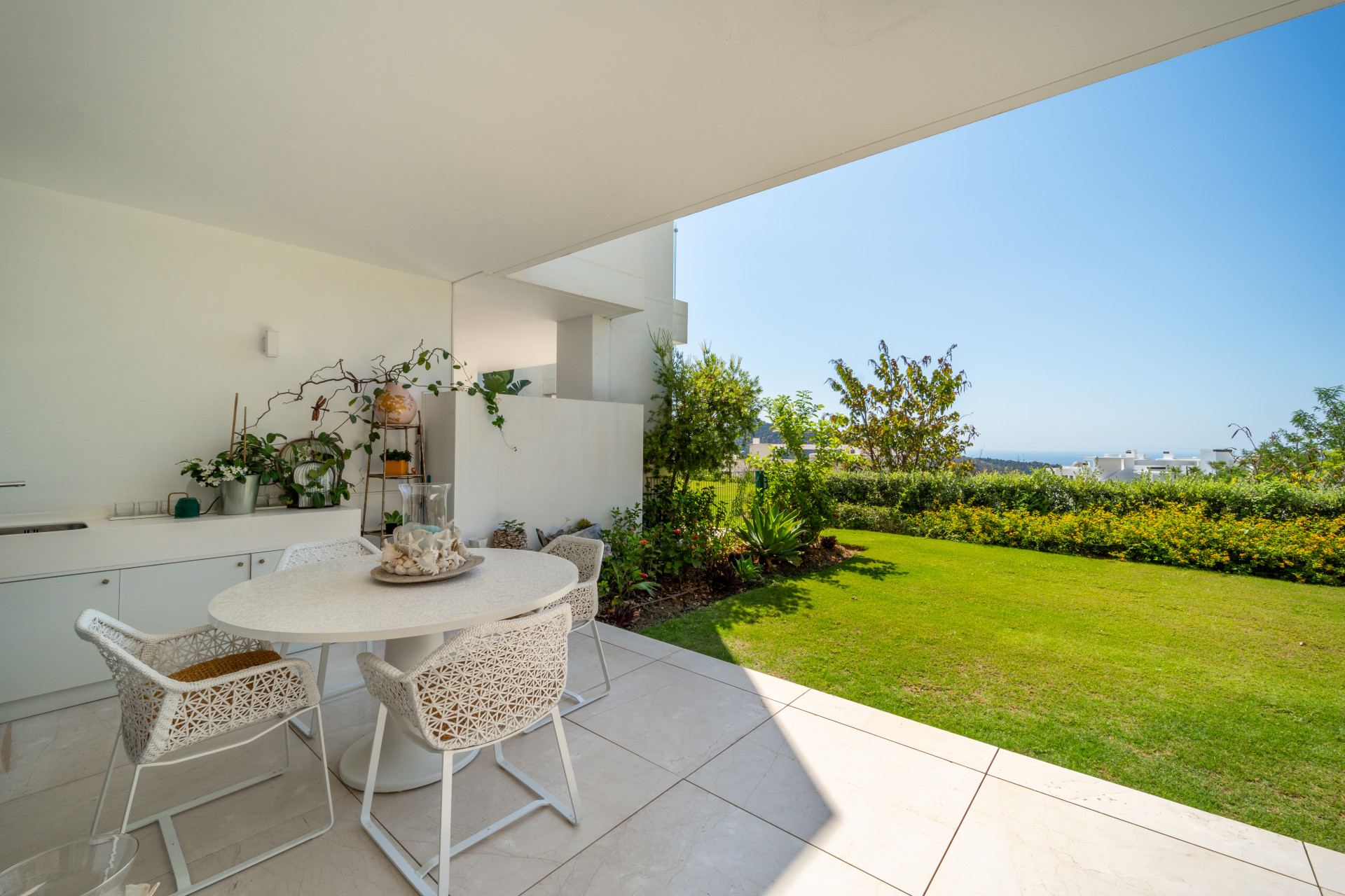 Exclusivo Apartamento en Palo Alto con Jardín Privado y Vistas al Mar image 1