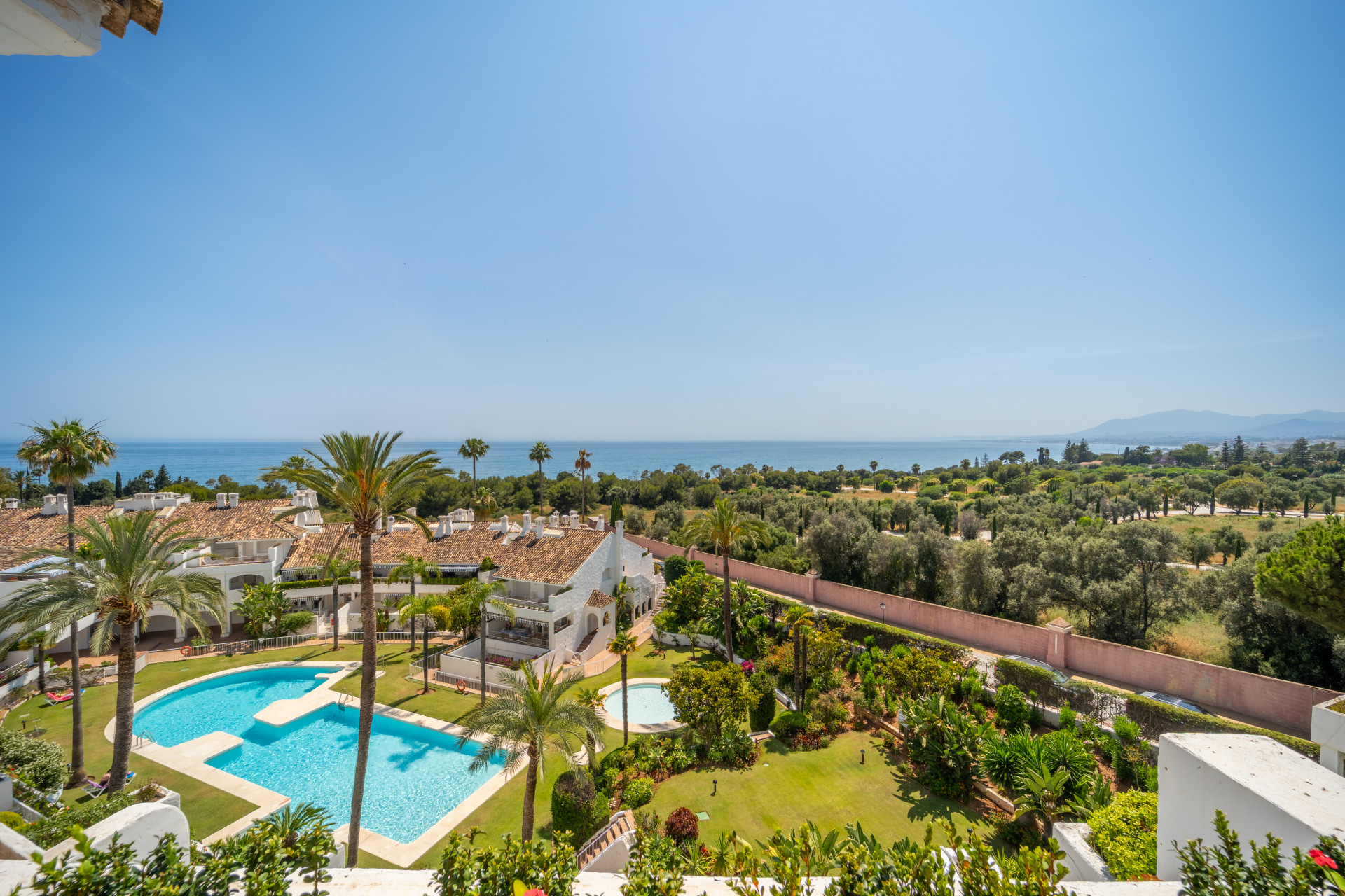 Ático Amplio con Vistas Panorámicas en Birdie Club, Marbella