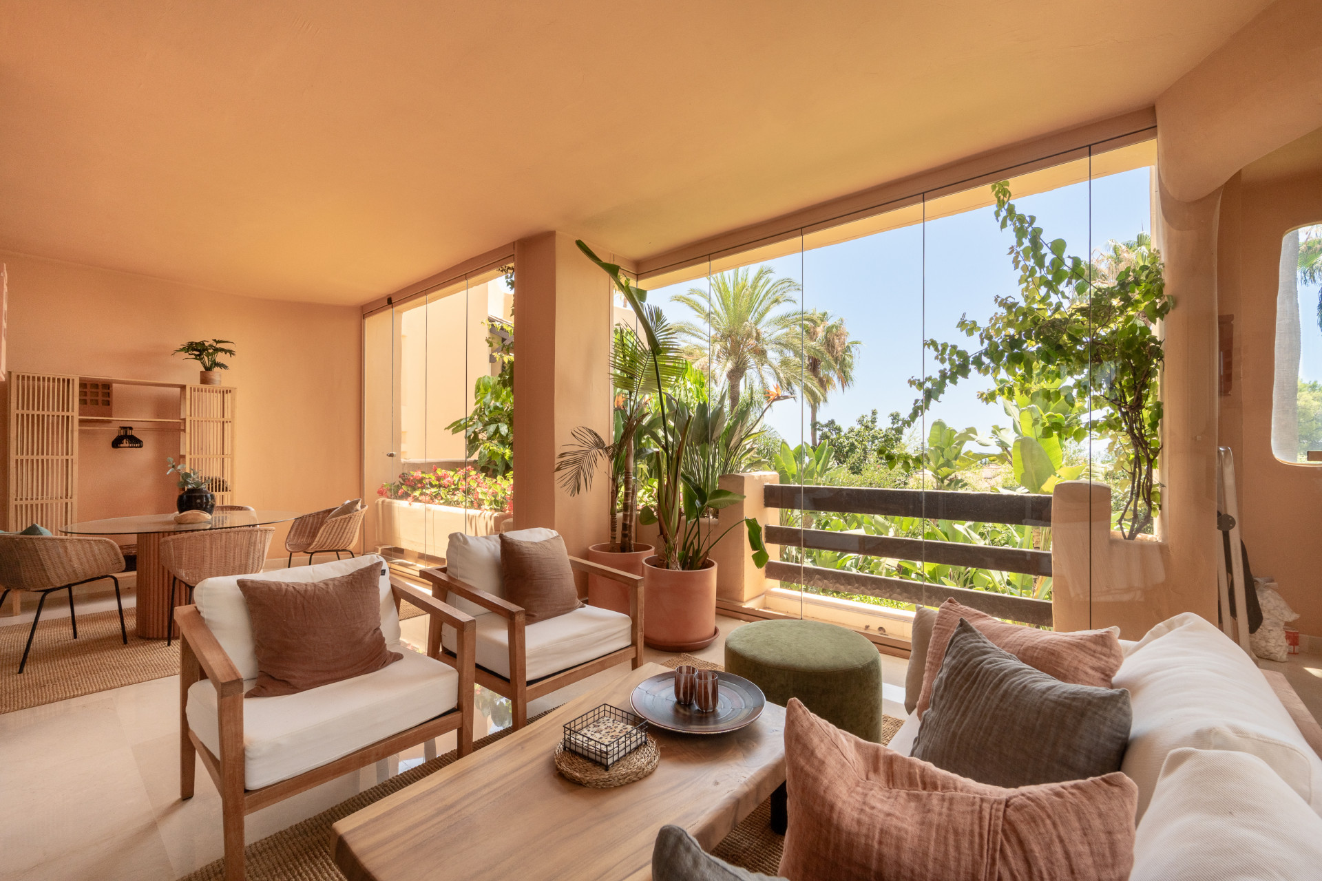 Elegant Apartment in Mansion Club with Tropical Gardens