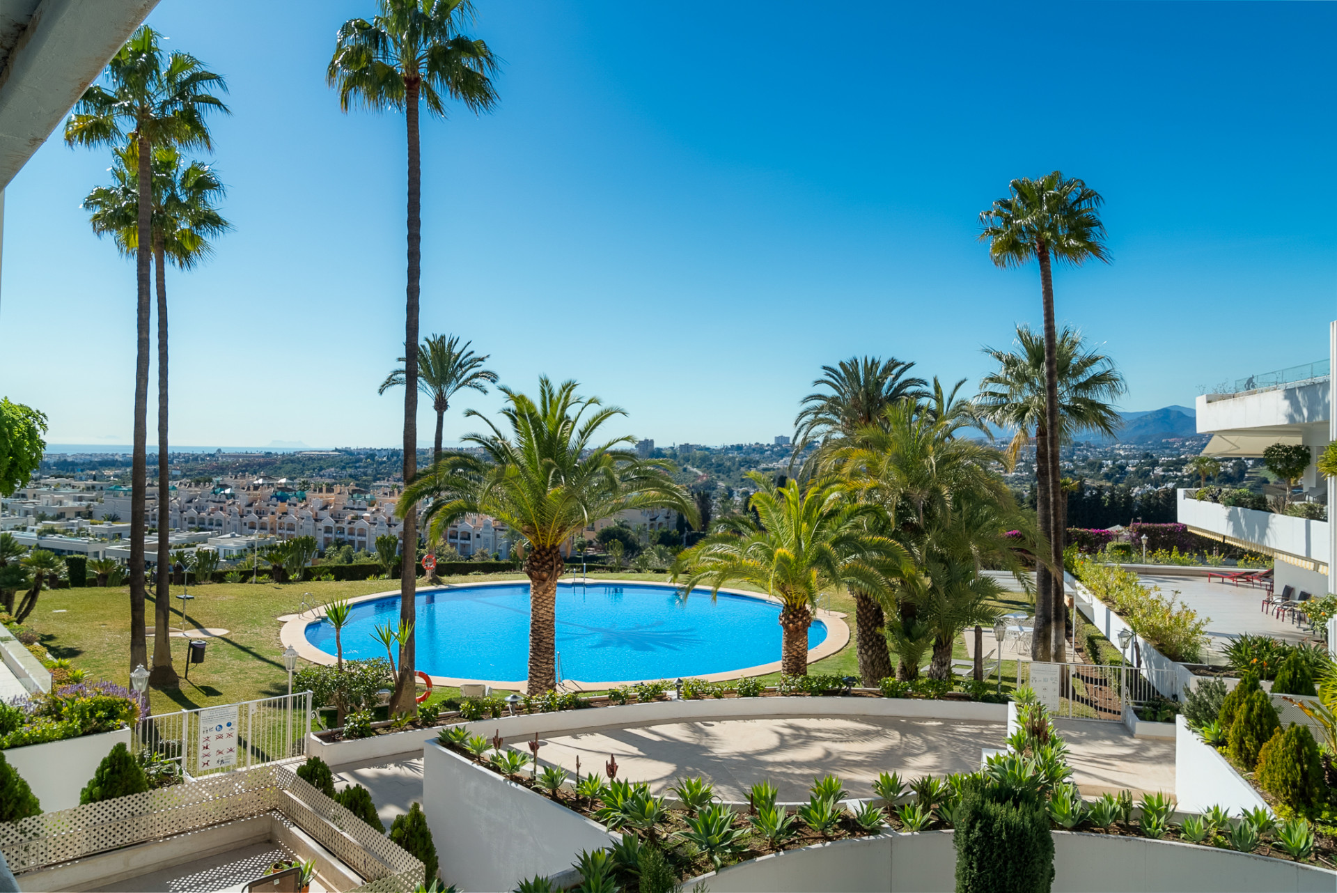 Exclusivo apartamento reformado en Milla de Oro, Marbella