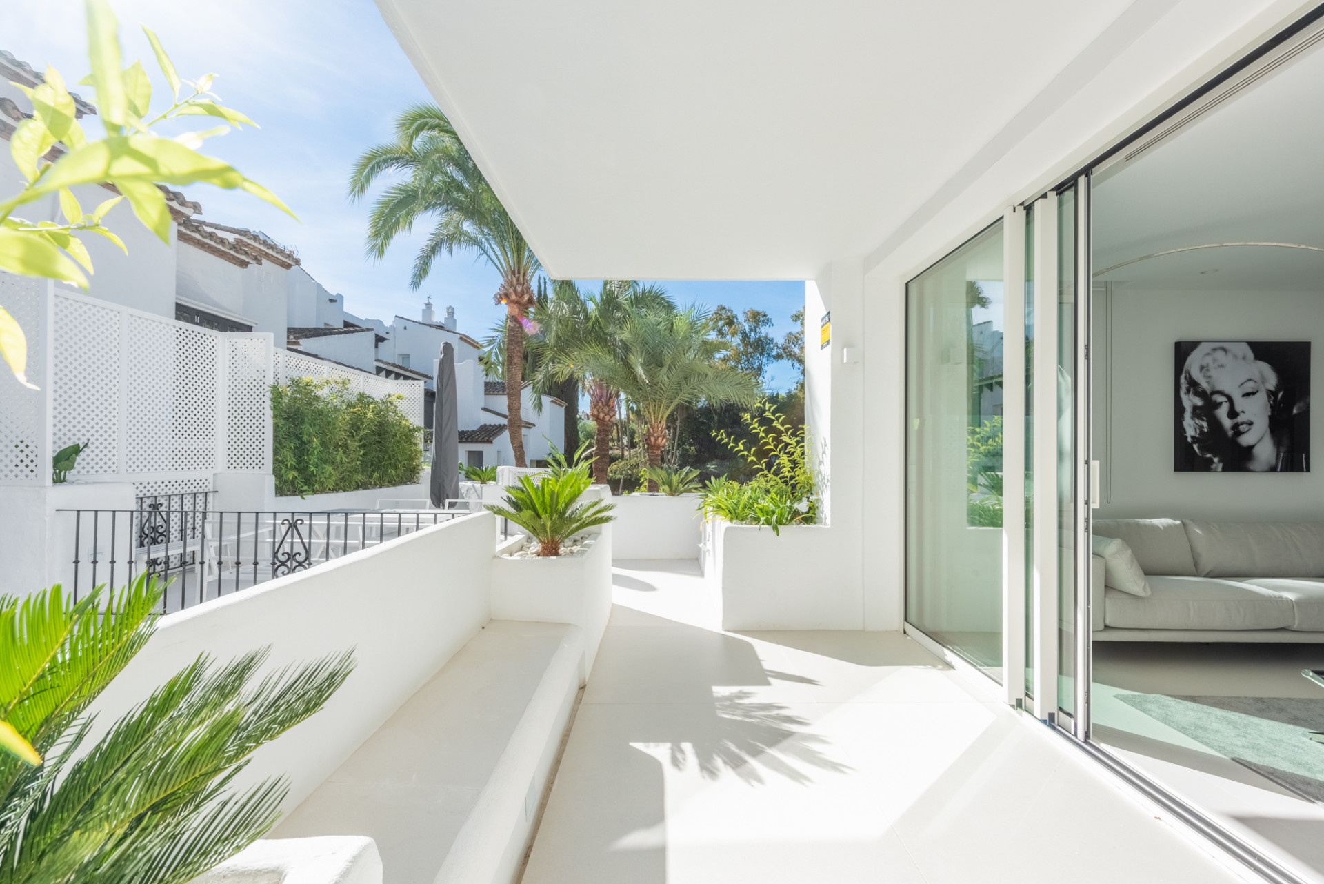 Exclusive Renovated Apartment in Milla de Oro, Marbella image 2