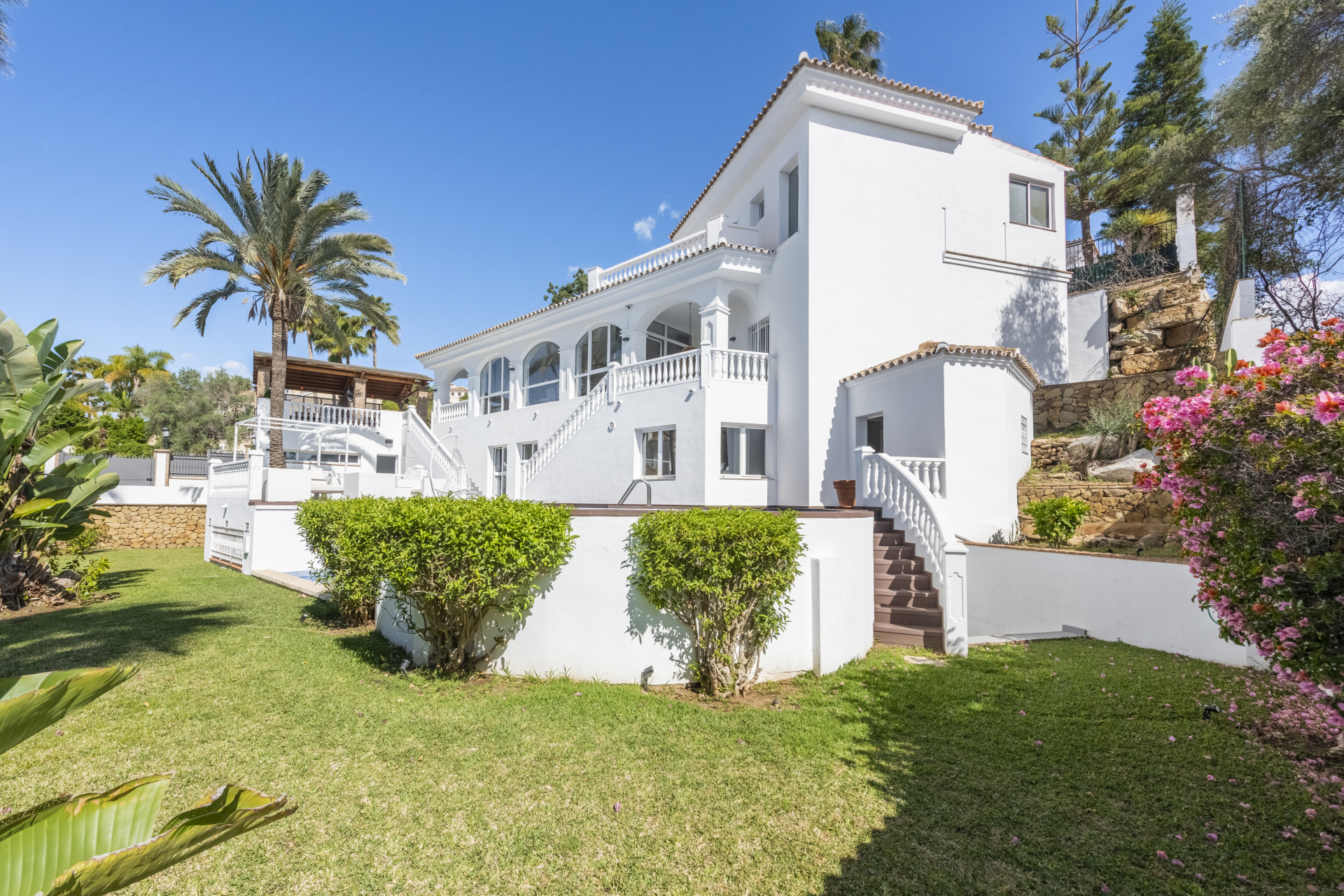 Villa Contemporánea en Marbella Este, Cerca del Golf y Playa image 2