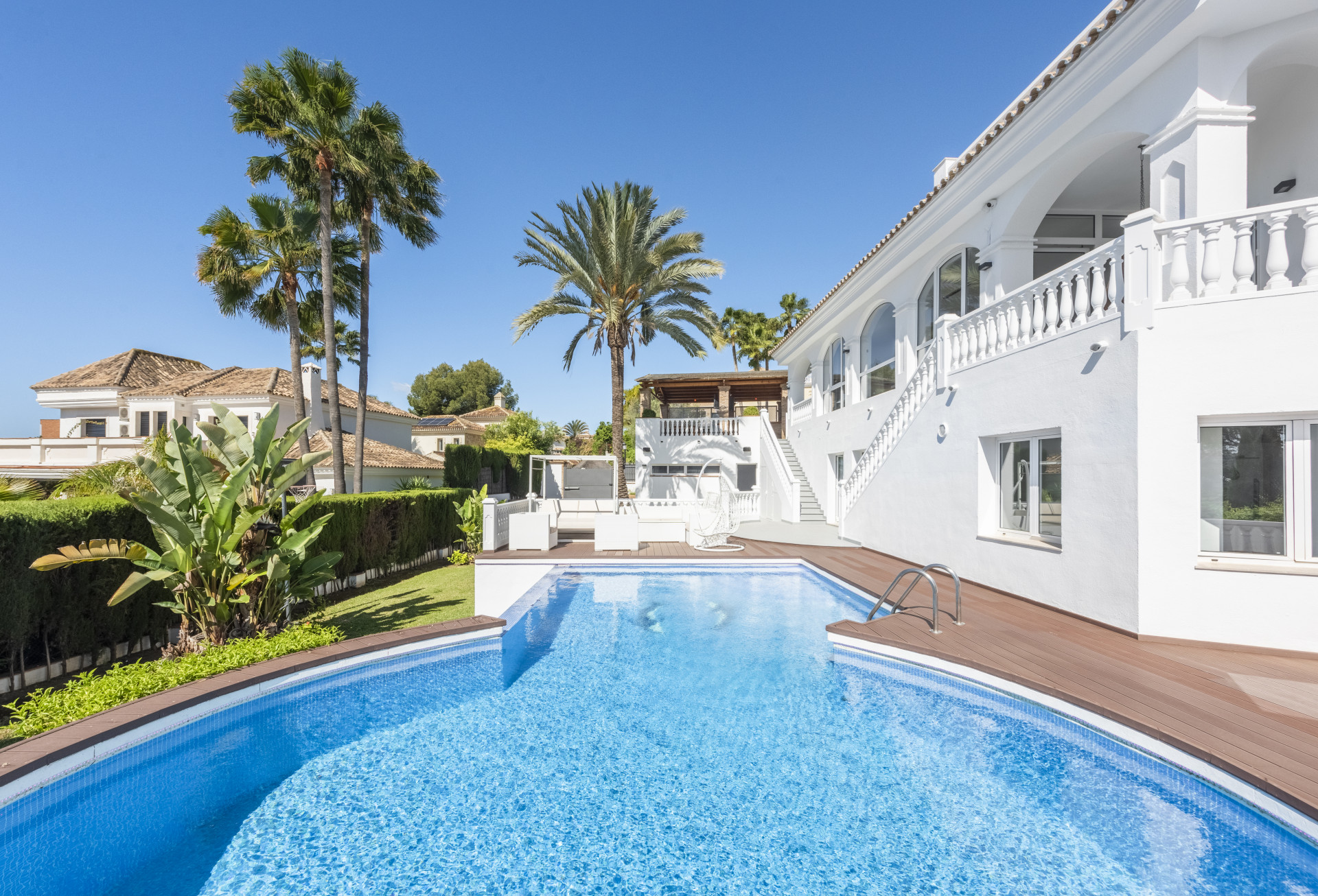 Villa Contemporánea en Marbella Este, Cerca del Golf y Playa