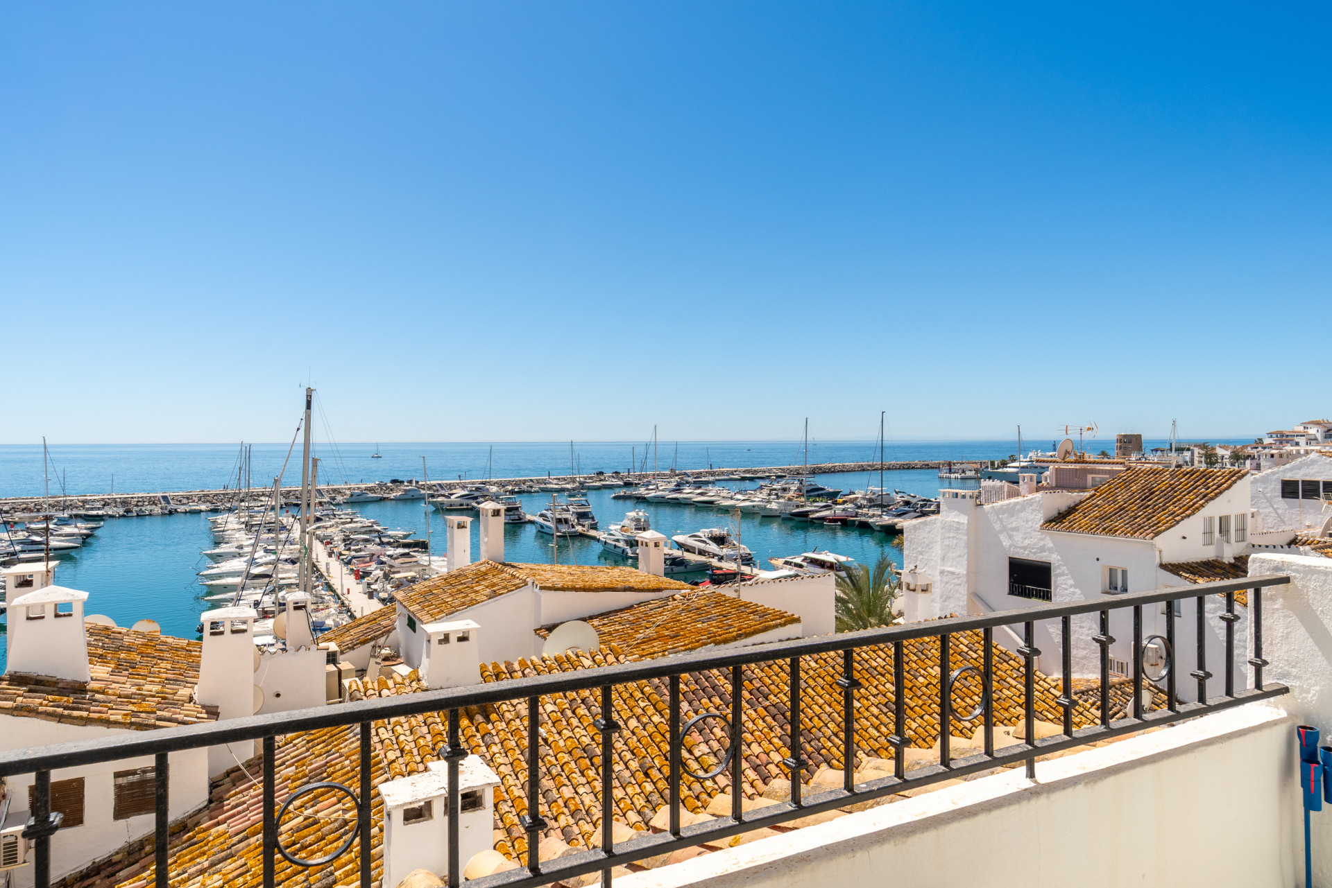 Apartment in Puerto Banus - view 1
