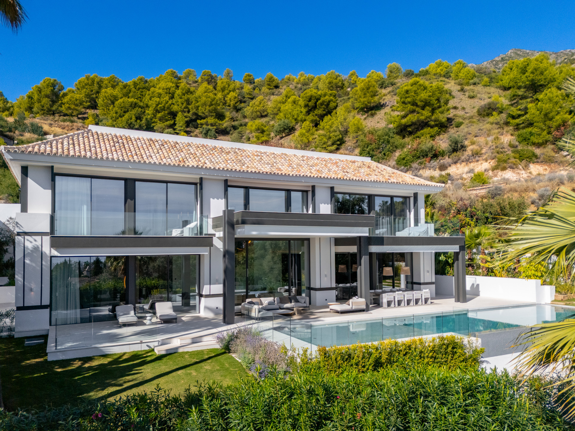 Villa in Marbella - view 1