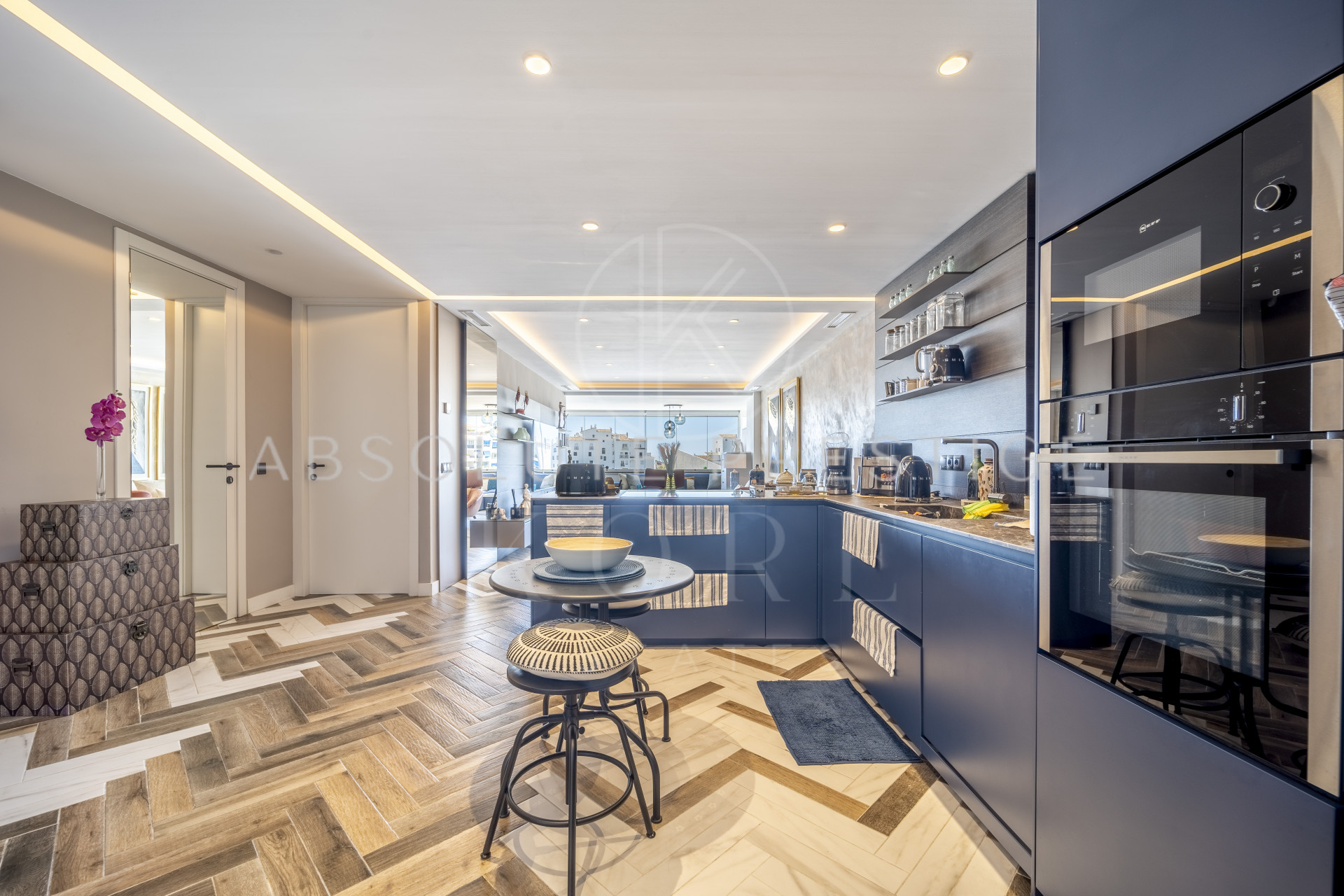 APARTAMENTO DE DISEÑO ELEGANTE EN EL CORAZÓN DE PUERTO BANÚS