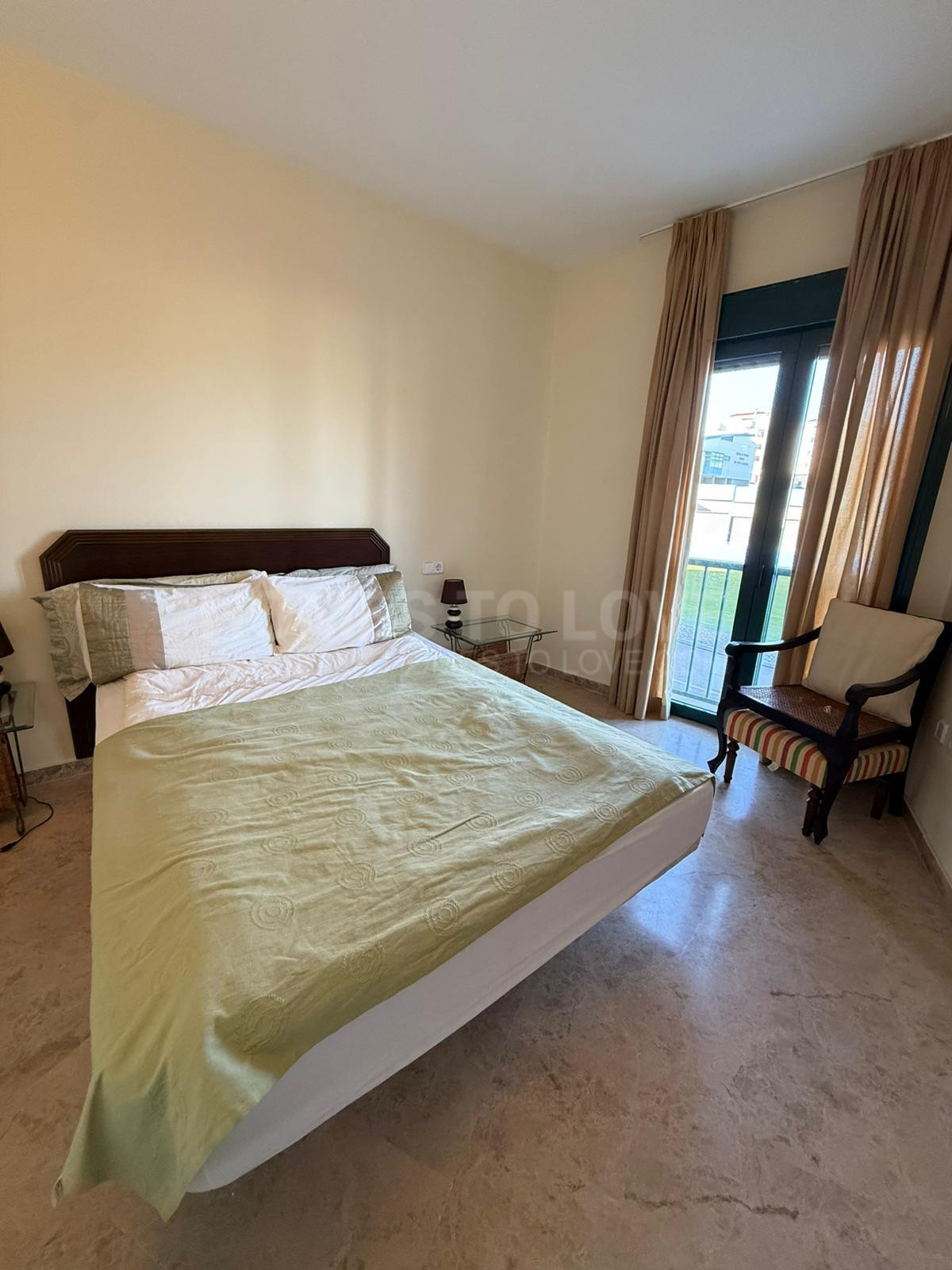 Impecable Apartamento en la Prestigiosa Urbanización Los Almendros